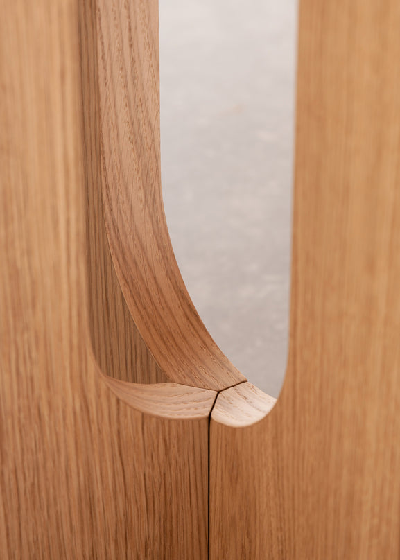 ANDROGYNE oak veneer table