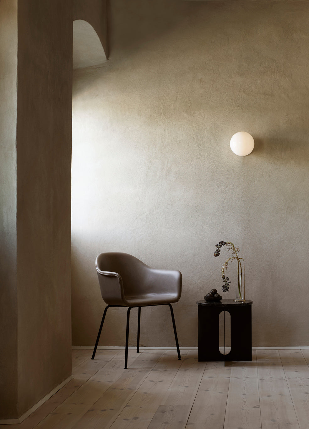 HARBOUR Armchair with Armrests, Cognac Leather with Oak Base