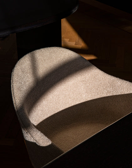 Sessel HARBOUR schwarze Leder mit schwarzem Eichenfuß