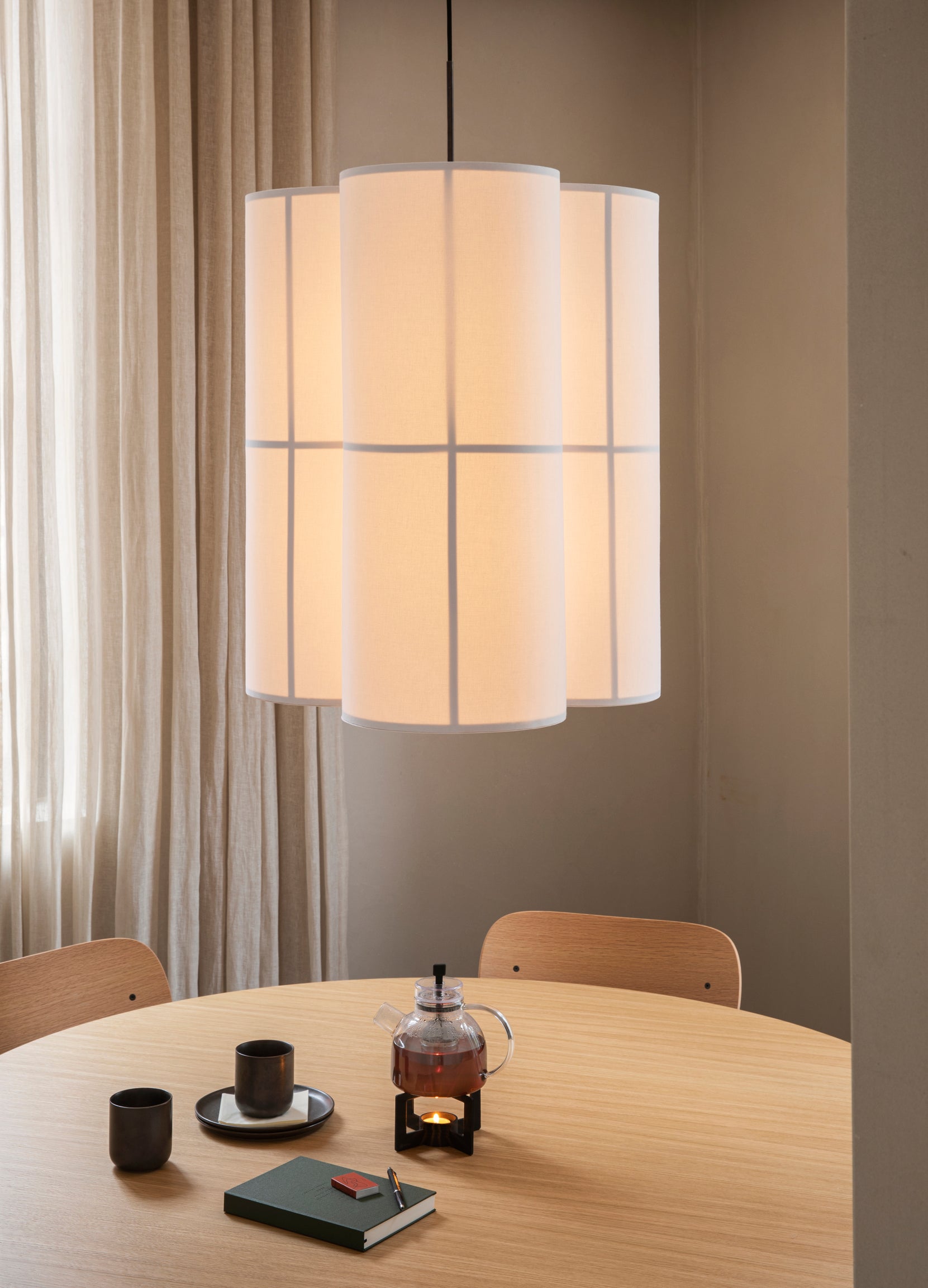 Round Table ANDROGYNE dark oak veneer