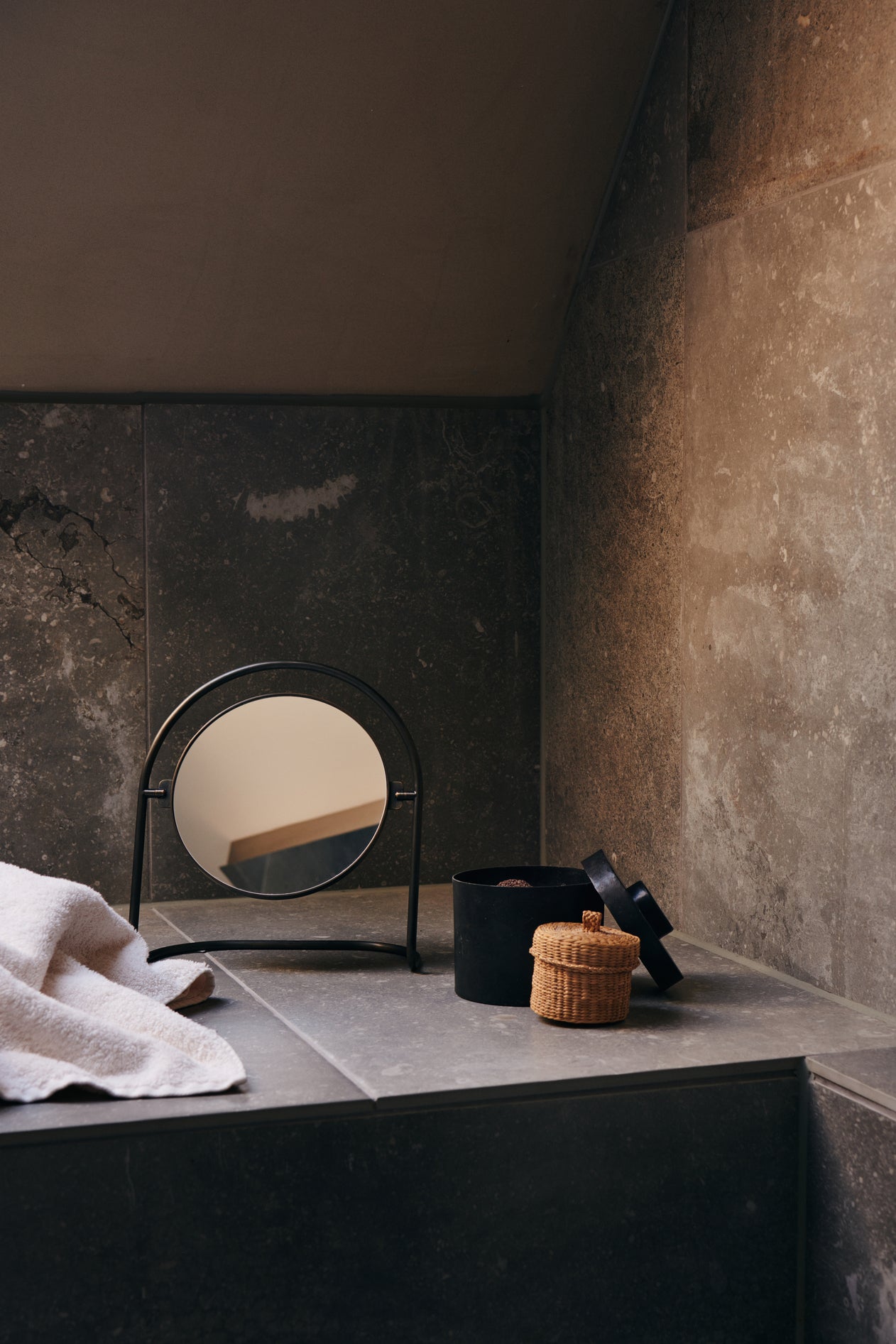 NIMBUS Table Mirror in Burnished Brass