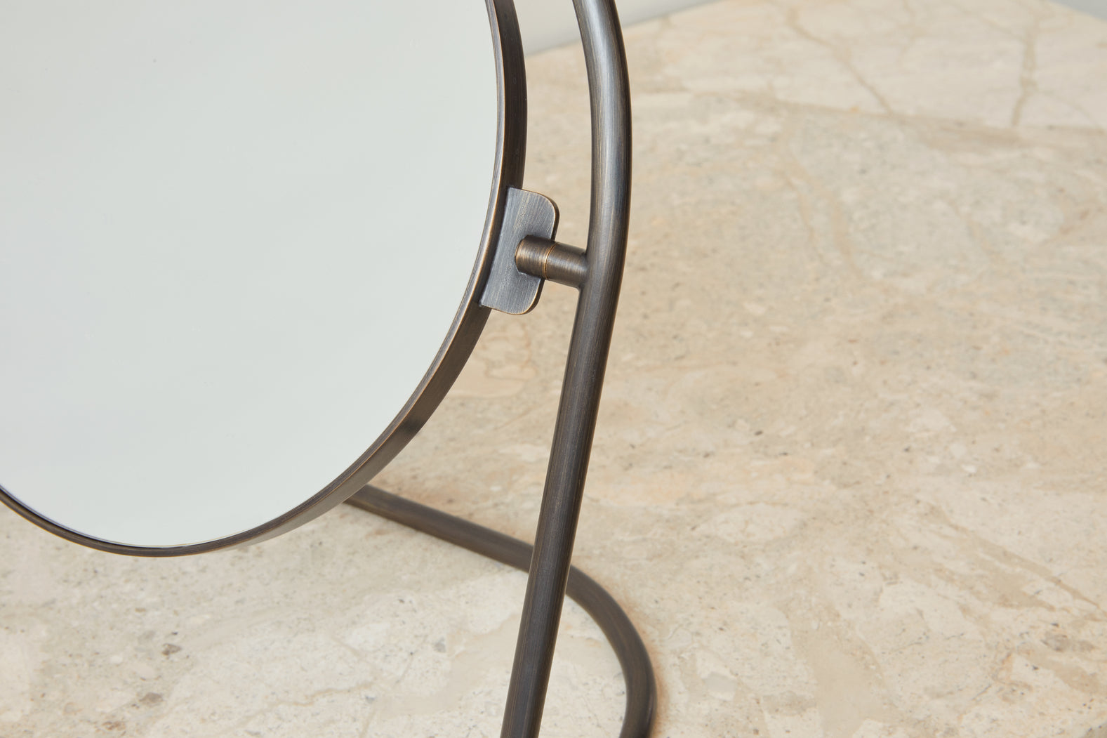 NIMBUS Table Mirror in Burnished Brass