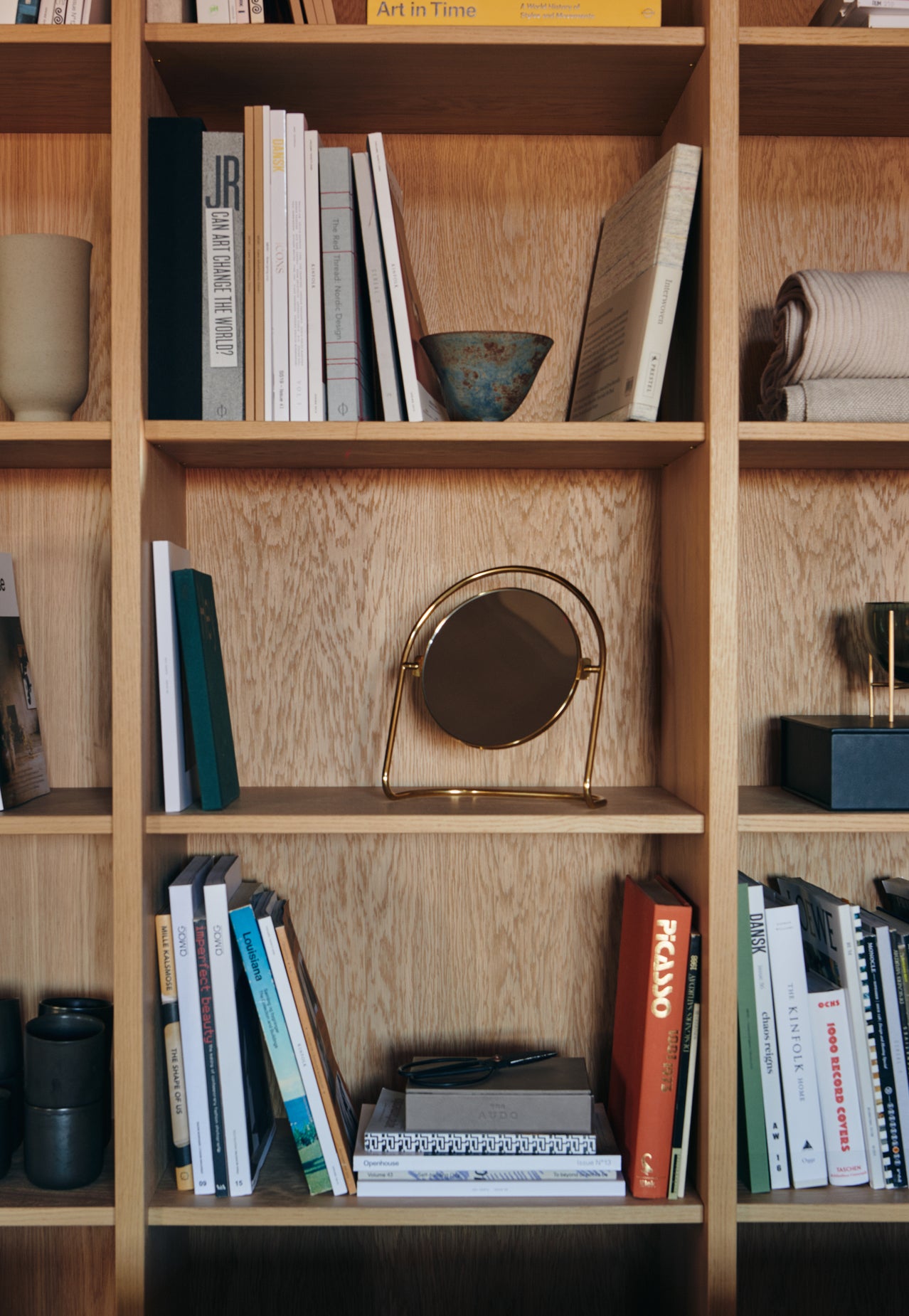 NIMBUS Table Mirror in Burnished Brass