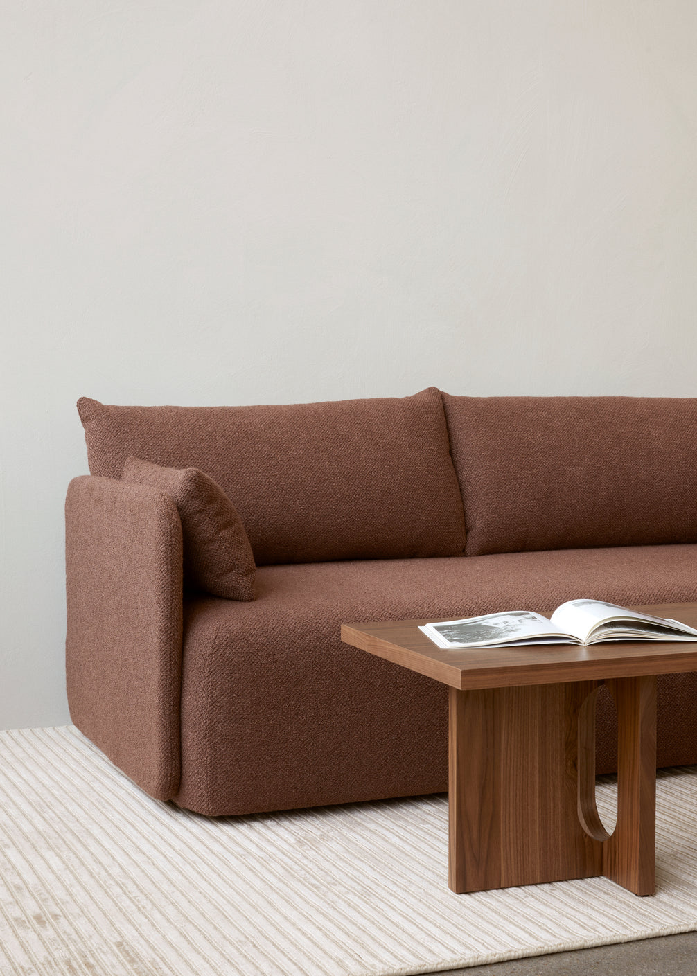 Couchtisch ANDROGYNE grauer Marmor mit Eichenbasis