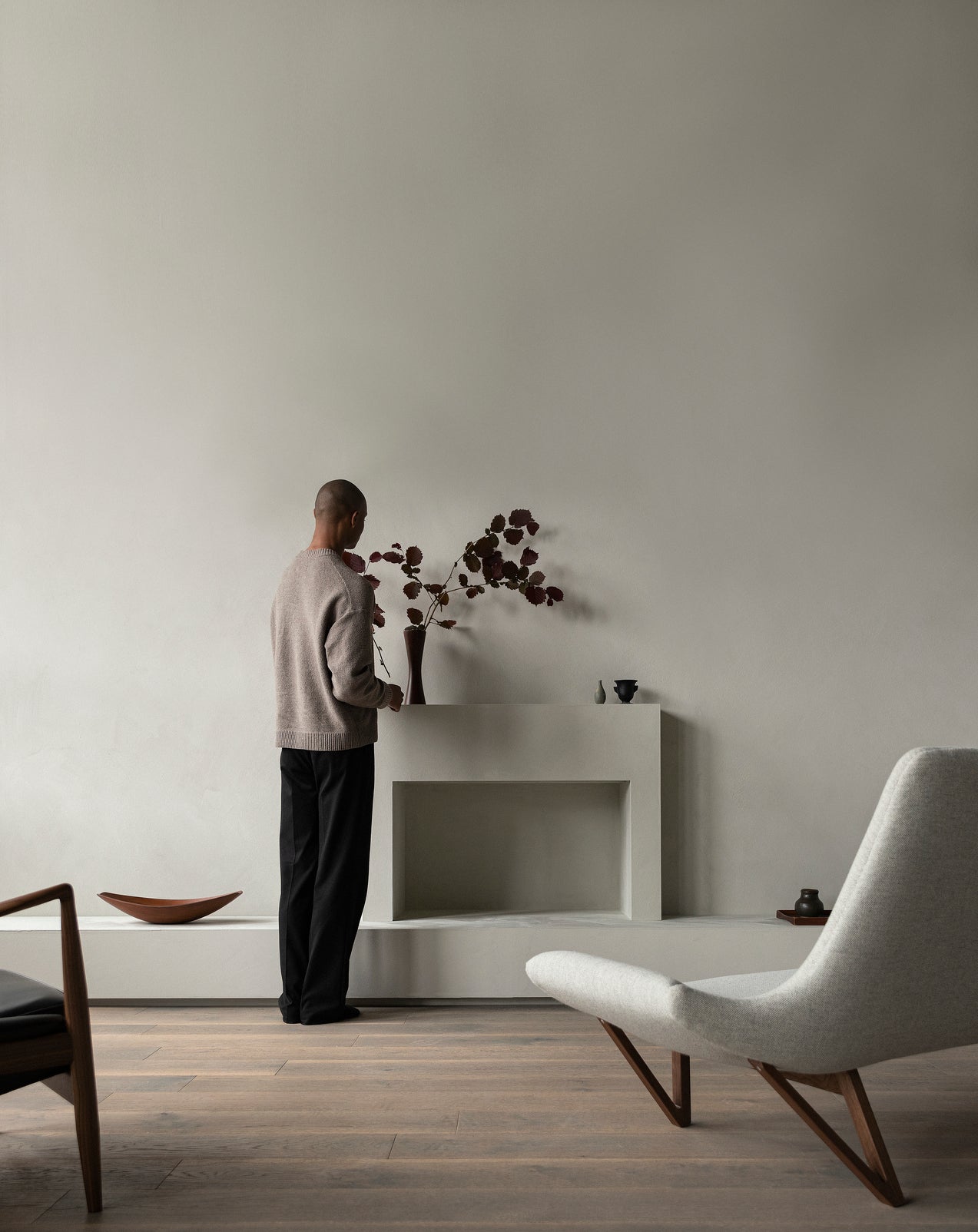 Sofa PAGODE creme mit Nussbaumfuß