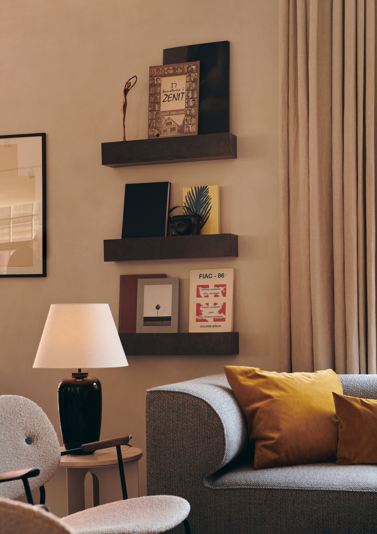 TORSO table lamp black ceramic with white shade