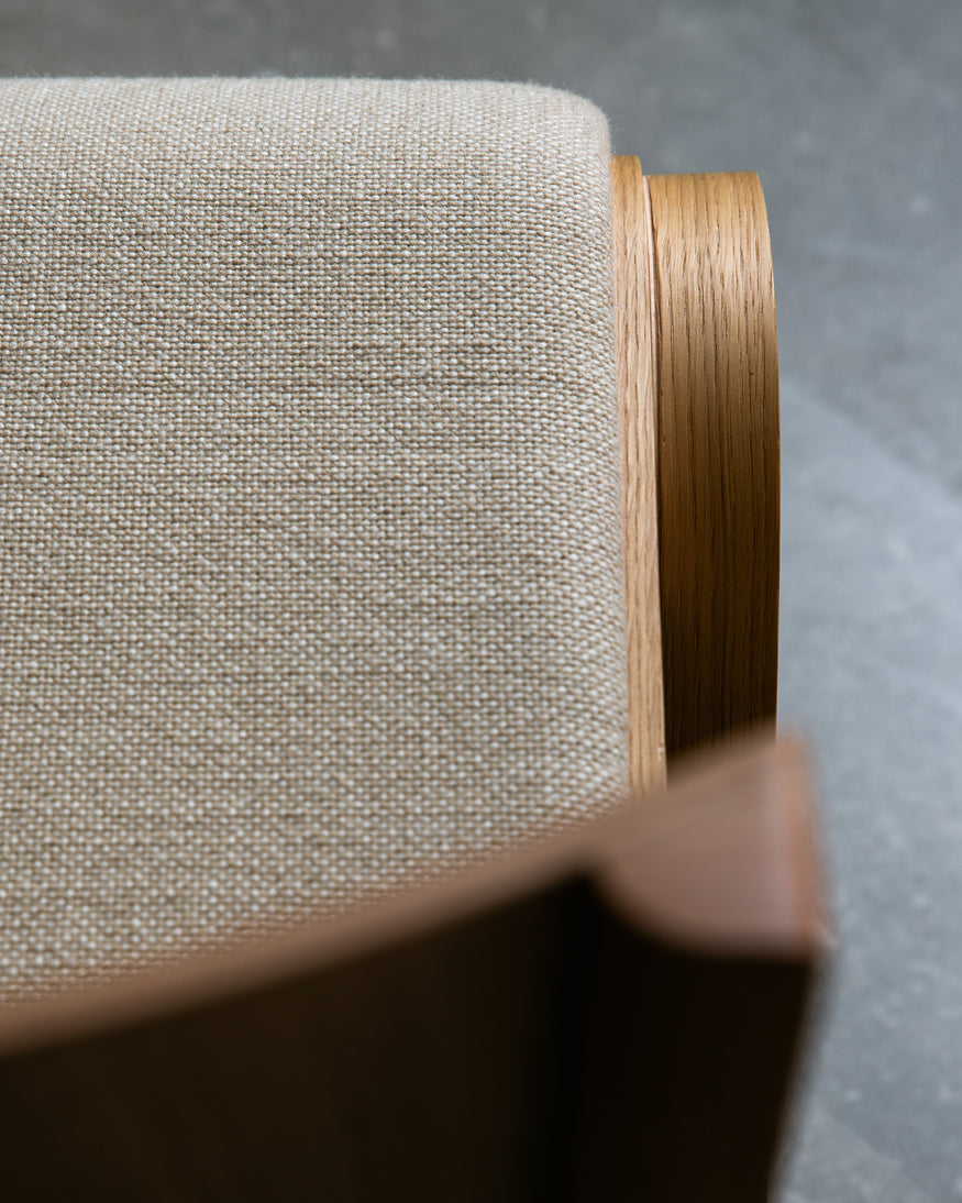 Stuhl READY creme mit dunkler Eichenbasis