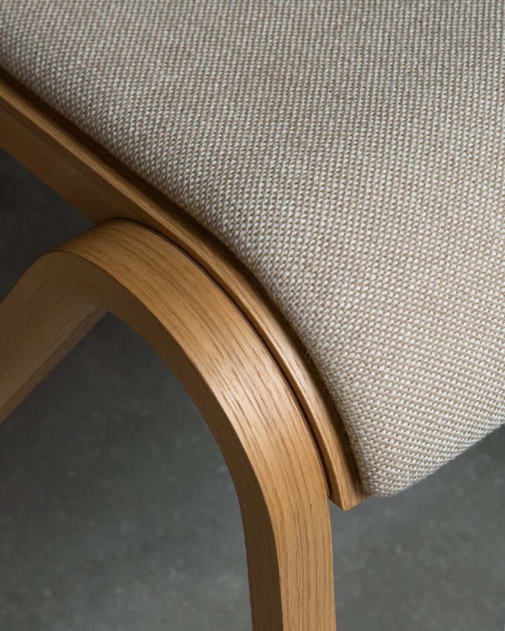 Stuhl READY creme mit dunkler Eichenbasis