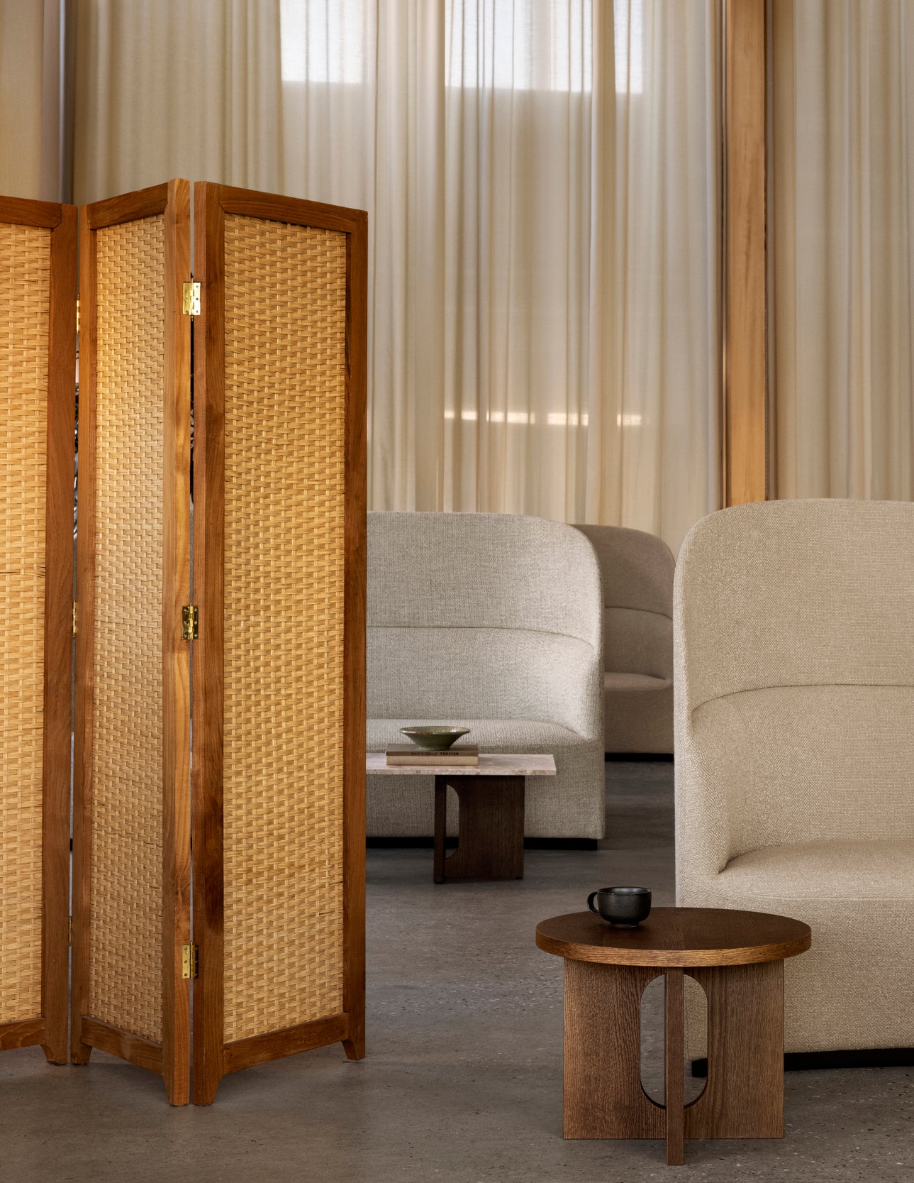 Beistelltisch ANDROGYNE Eichenfurnier