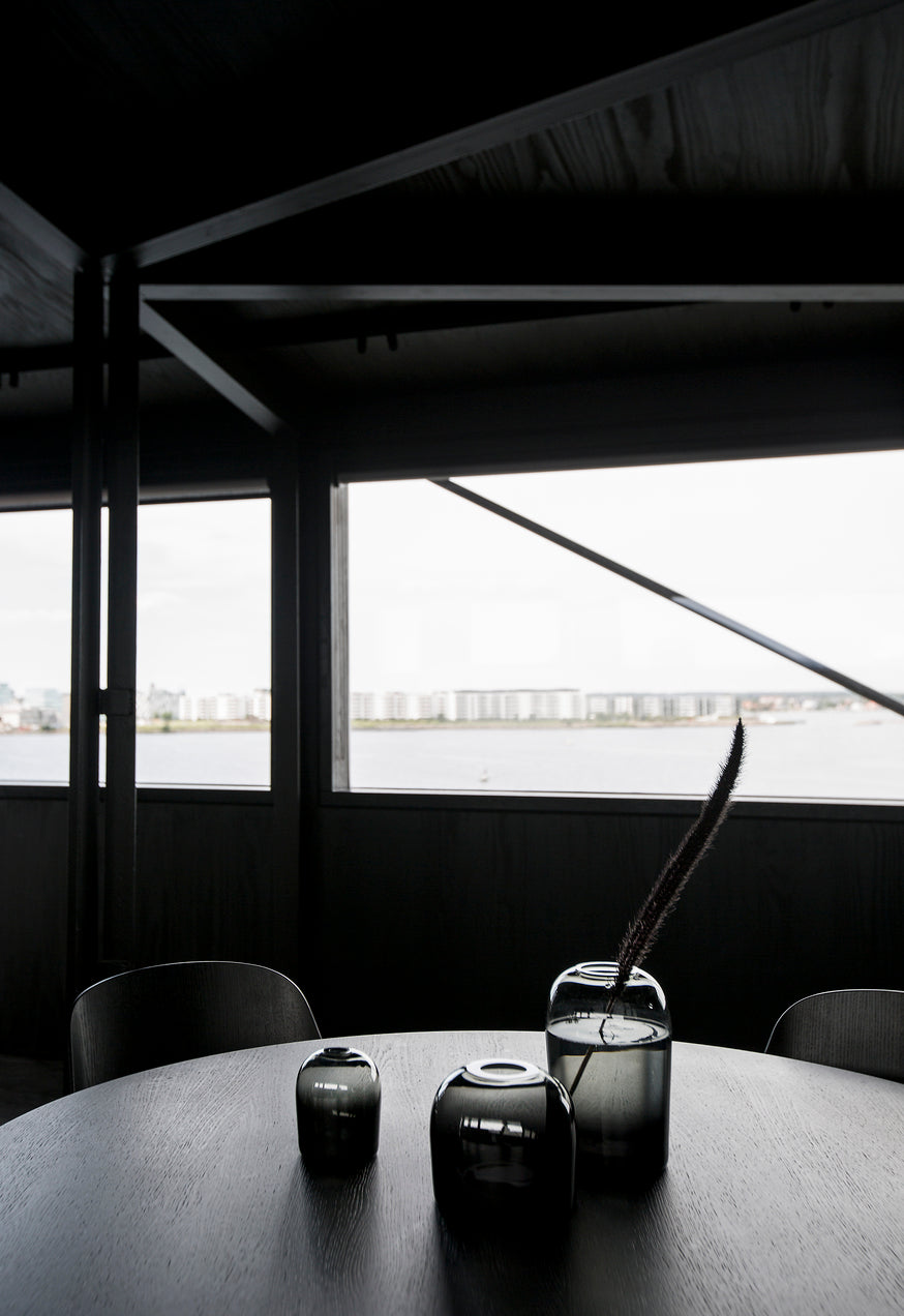 Runder Tisch SNAREGADE dunkles Eichenfurnier