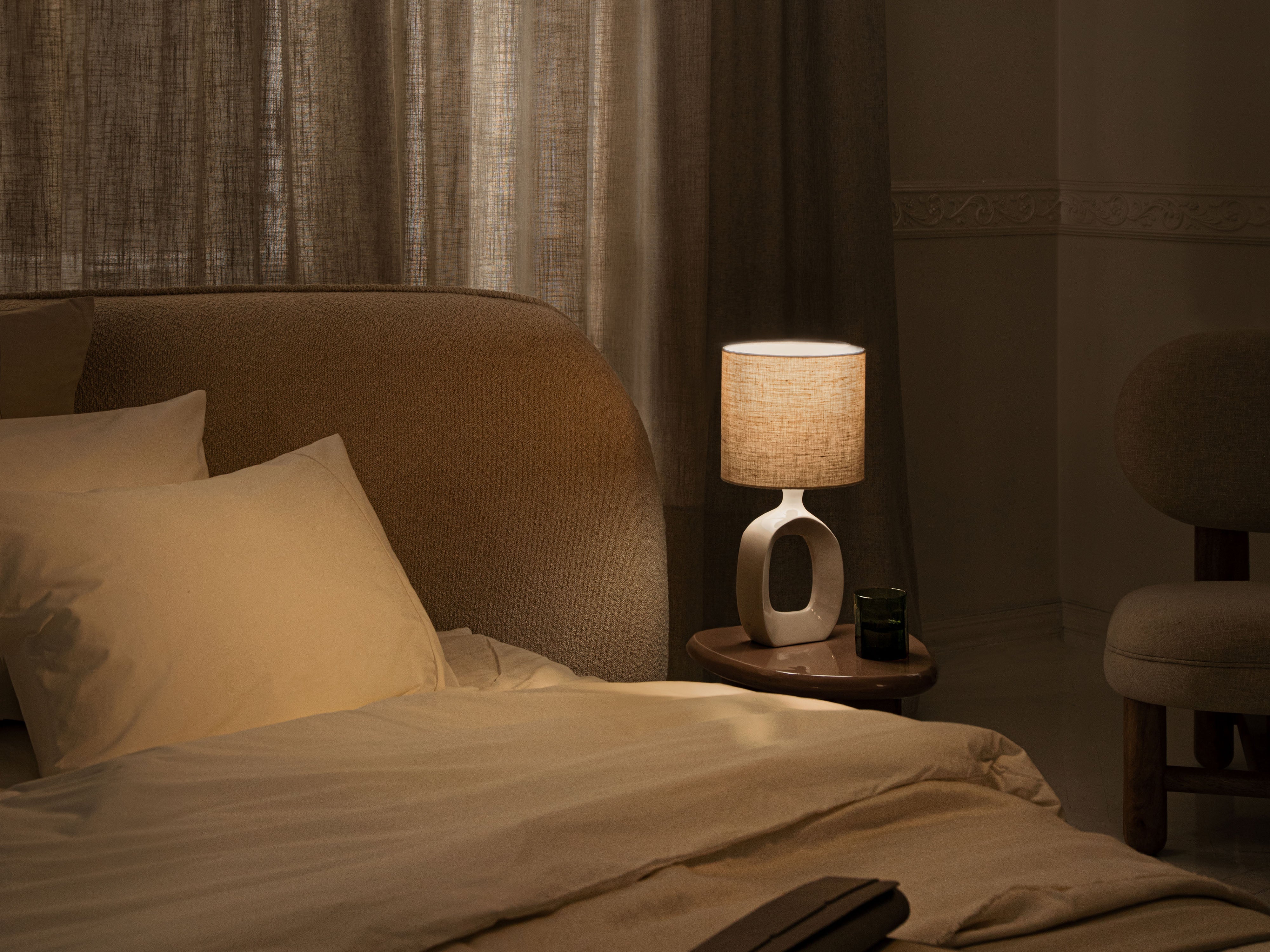 OVALO bed dark blue chenille