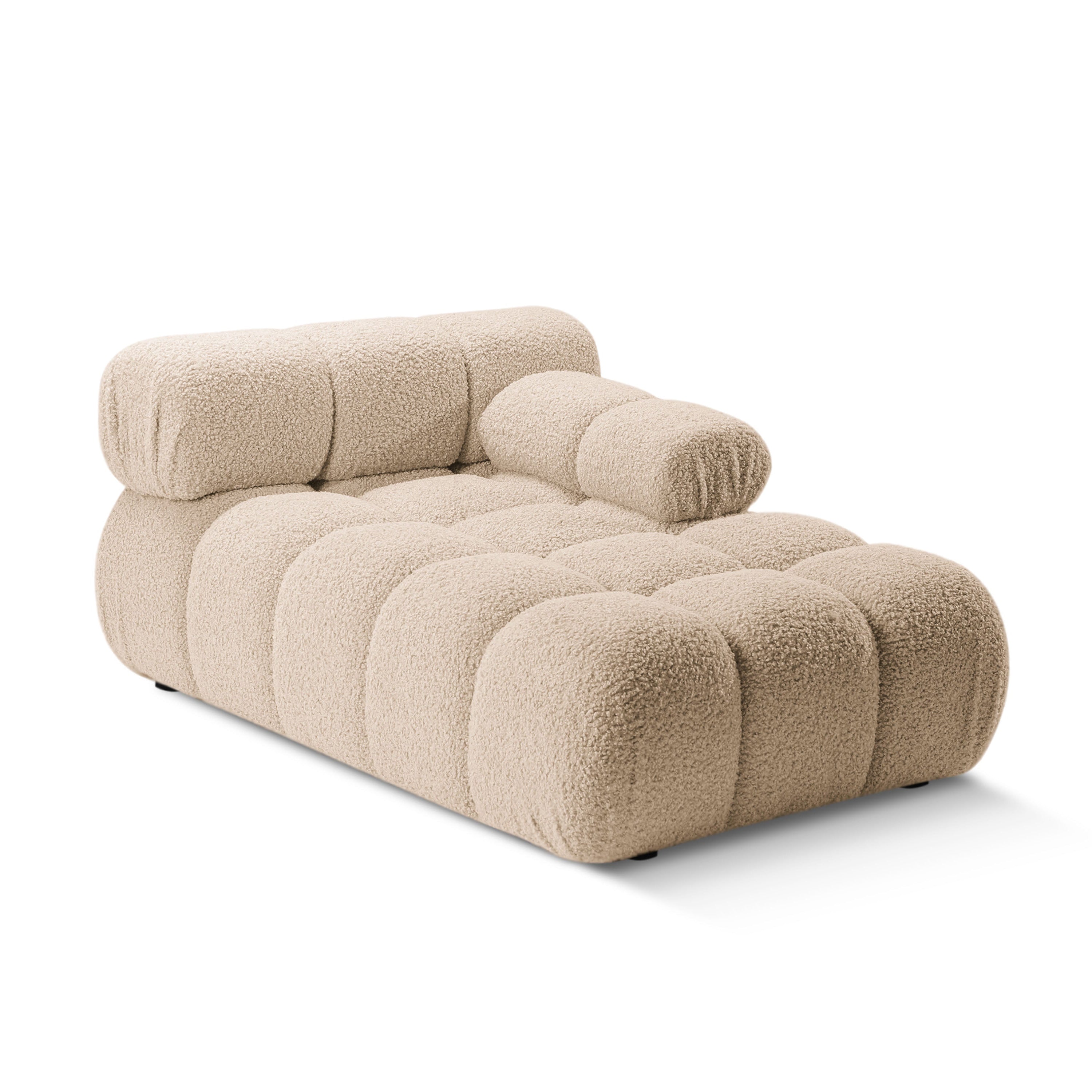 Rechtsseitiger Sessel BELLIS in sandfarbener Boucle.