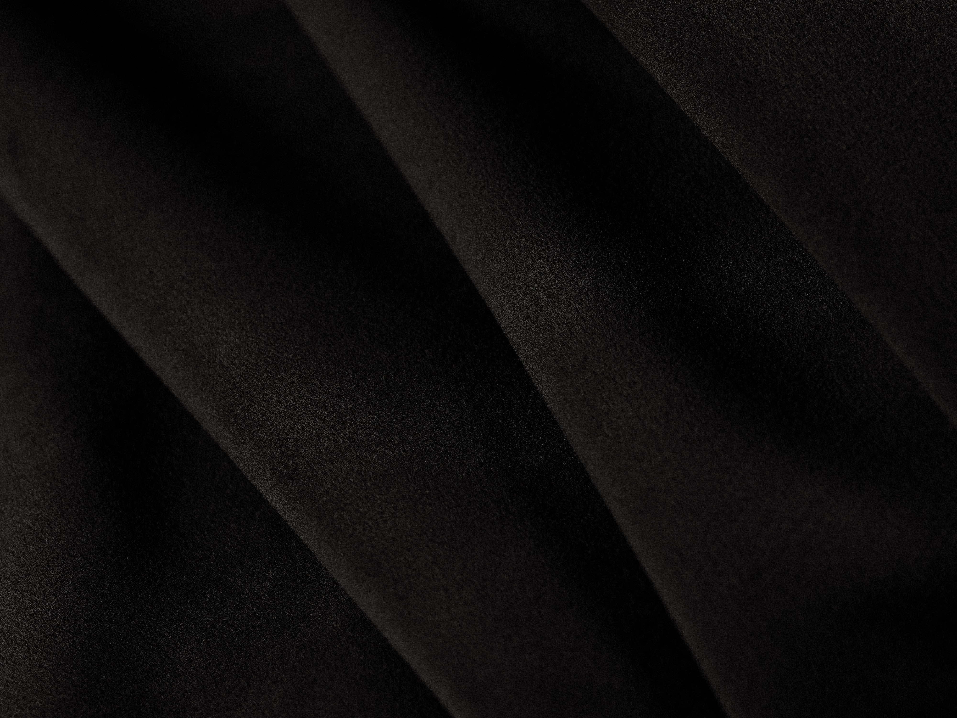 Schwarzer, samtiger, quadratischer Pouf BEMY