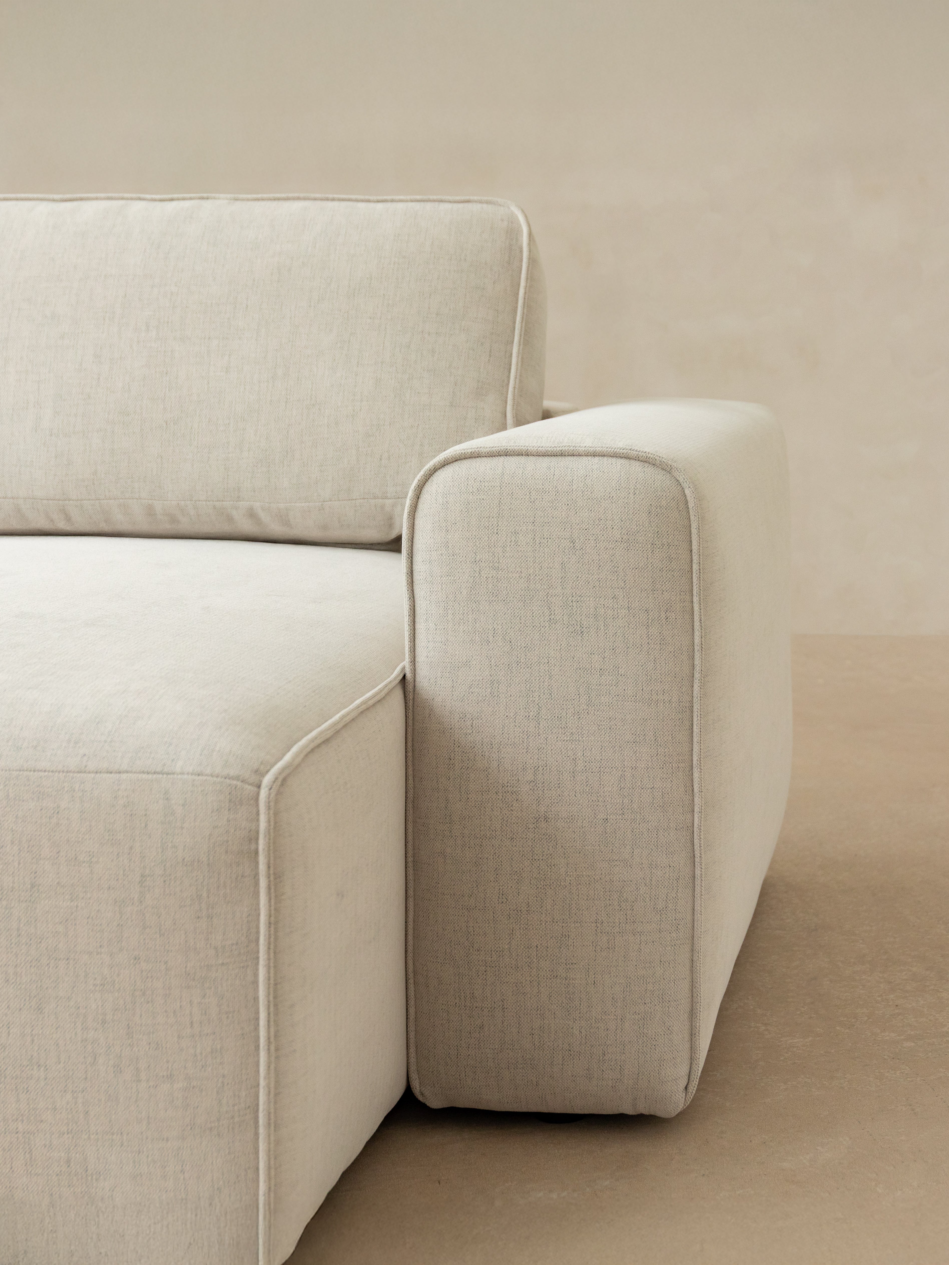 Rechtsseitige 3-Sitzer-Couch mit Schlaffunktion VICTOR in hellgrauem Chenille