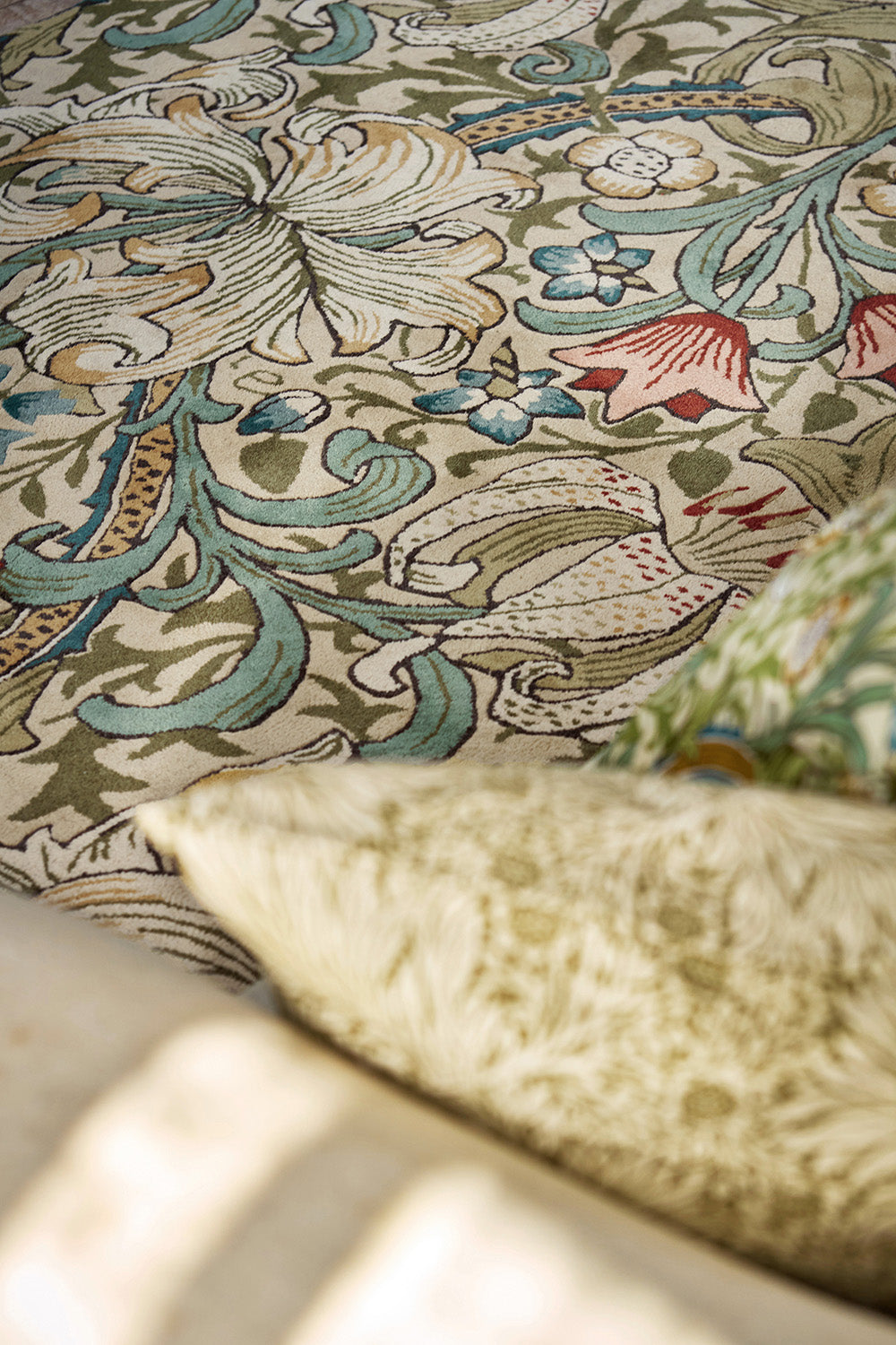 GOLDEN LILY Green Carpet with Beige