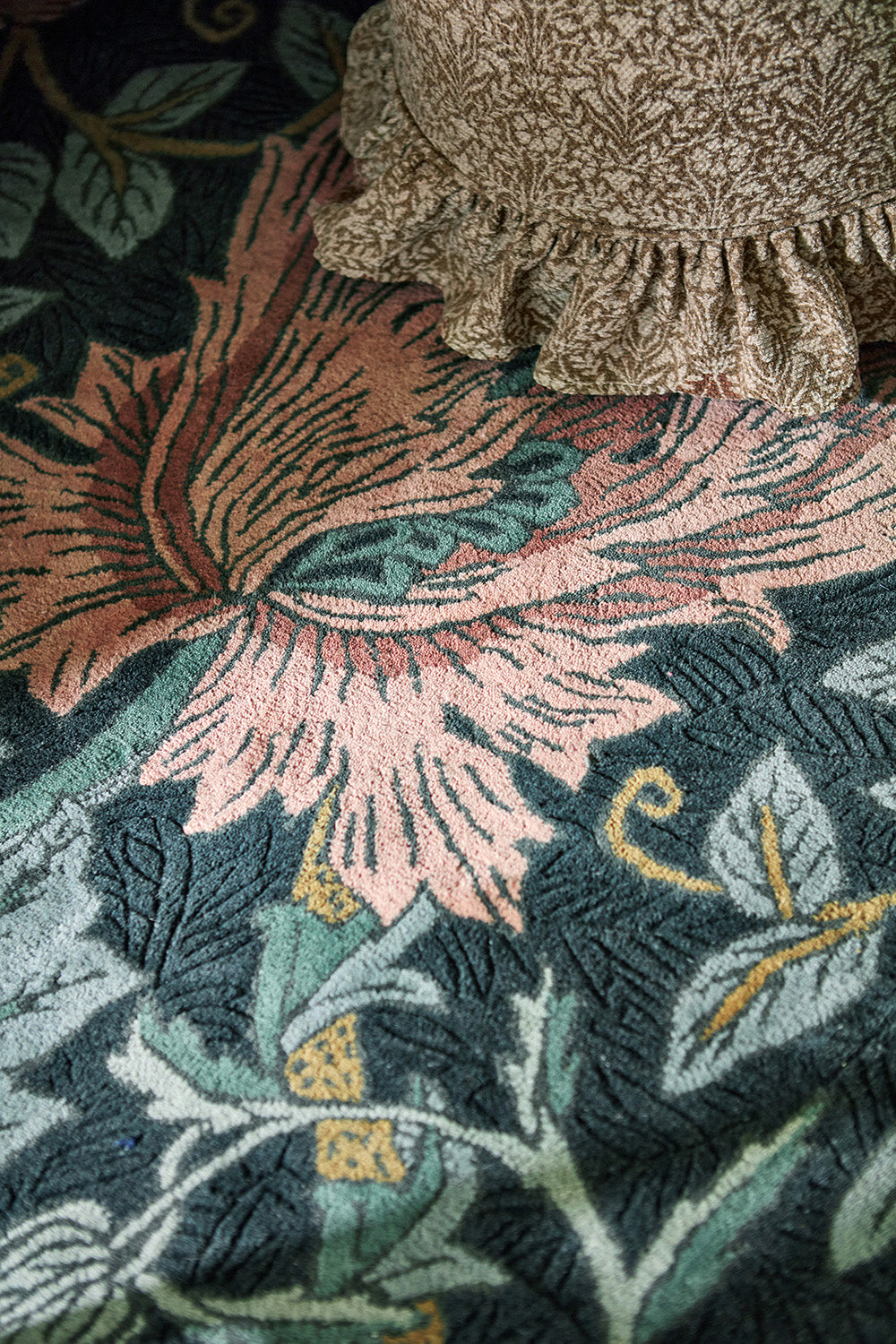 Wool rug HONEYSUCKLE & TULIP TEAL dark green with pink