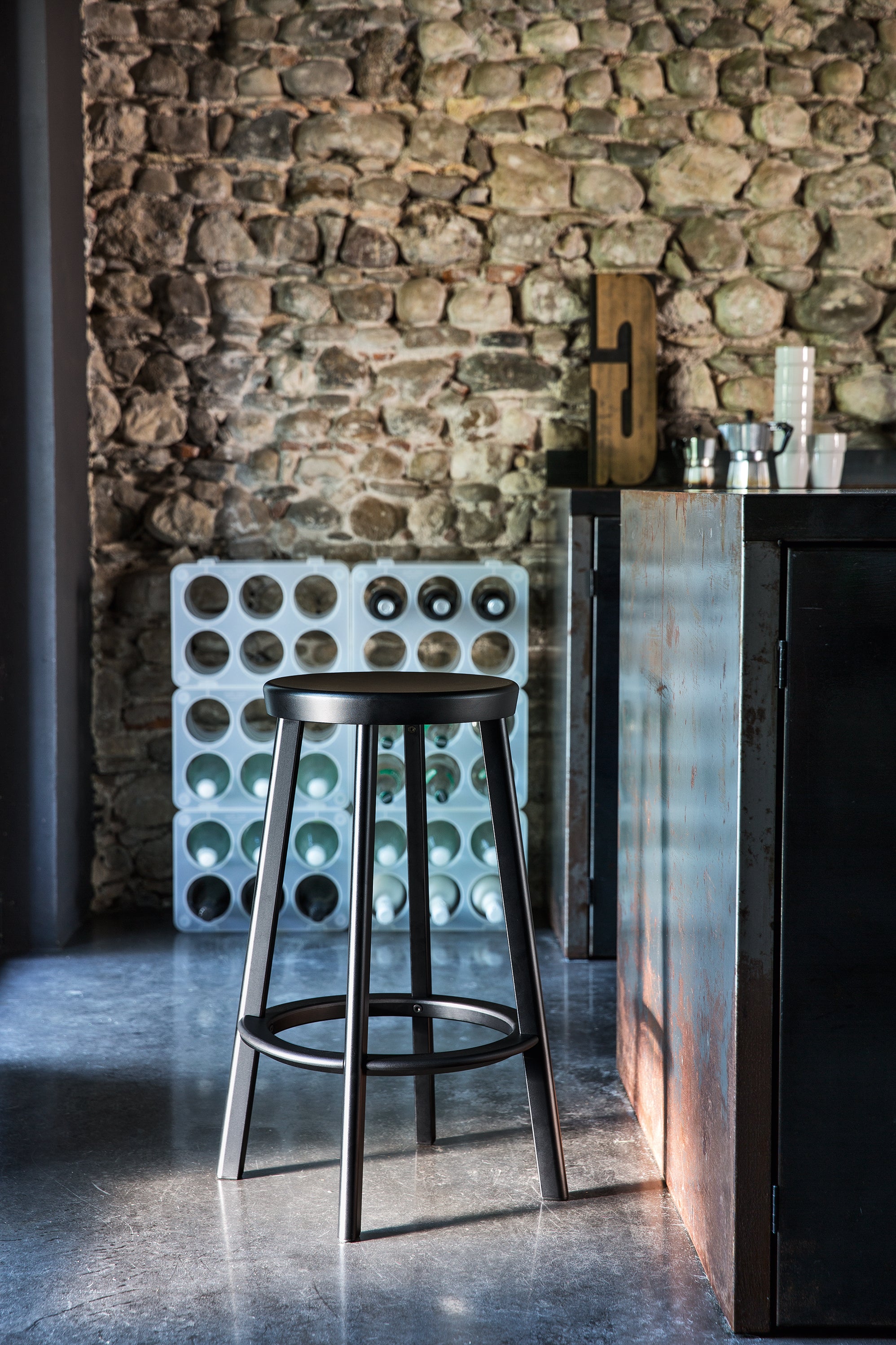 DEJA VU bar stool polished aluminum