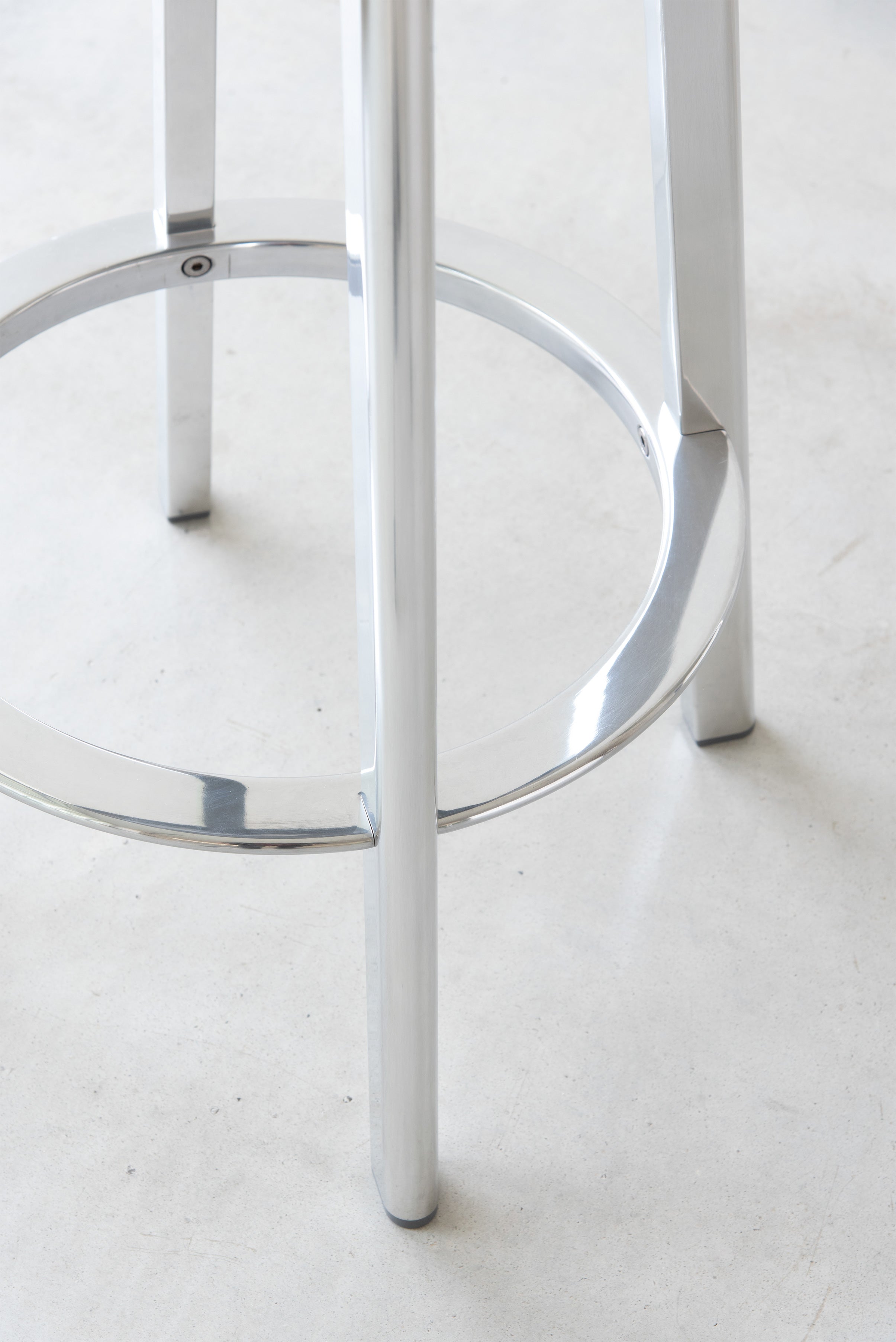 DEJA VU bar stool polished aluminum
