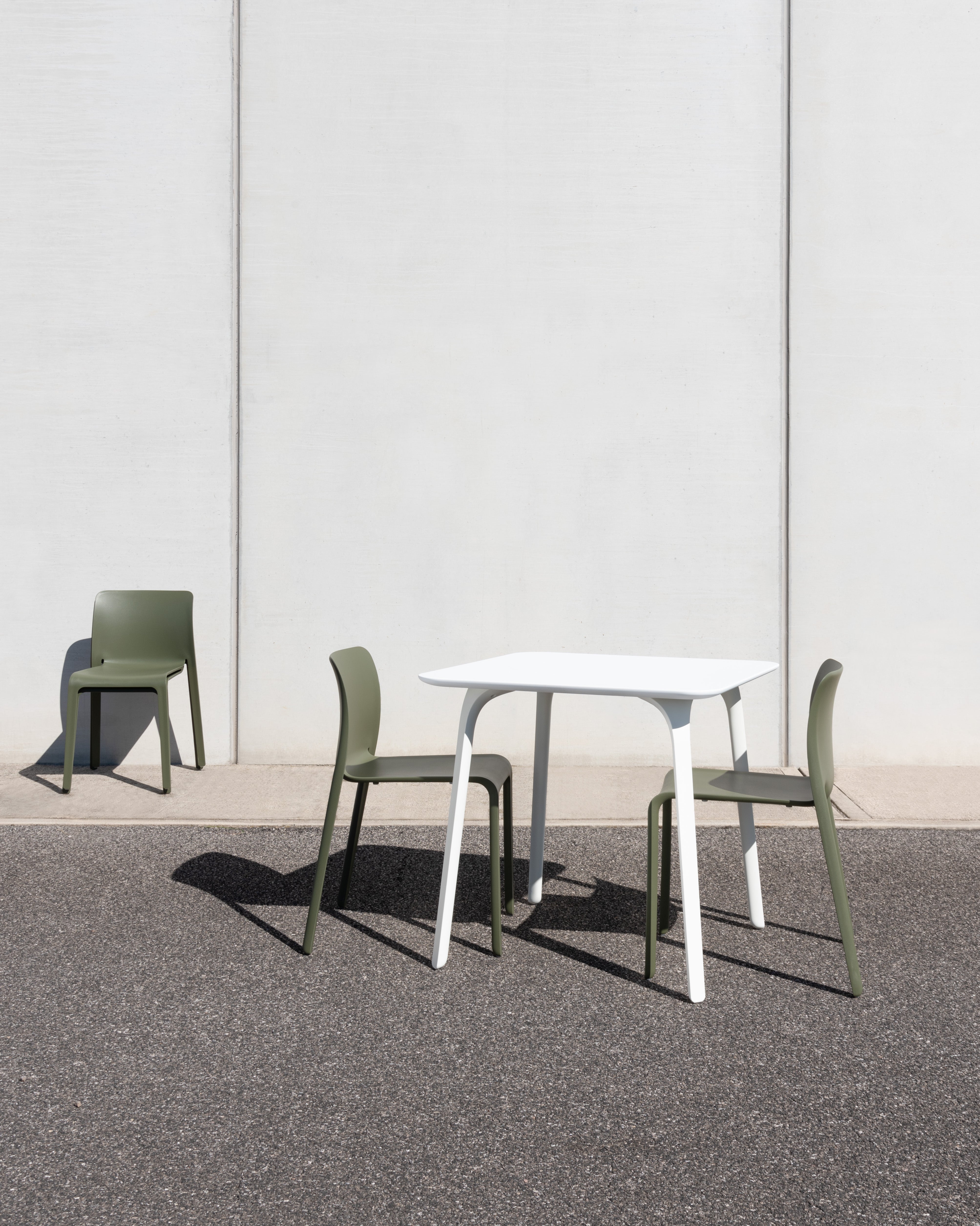 FIRST outdoor chair white