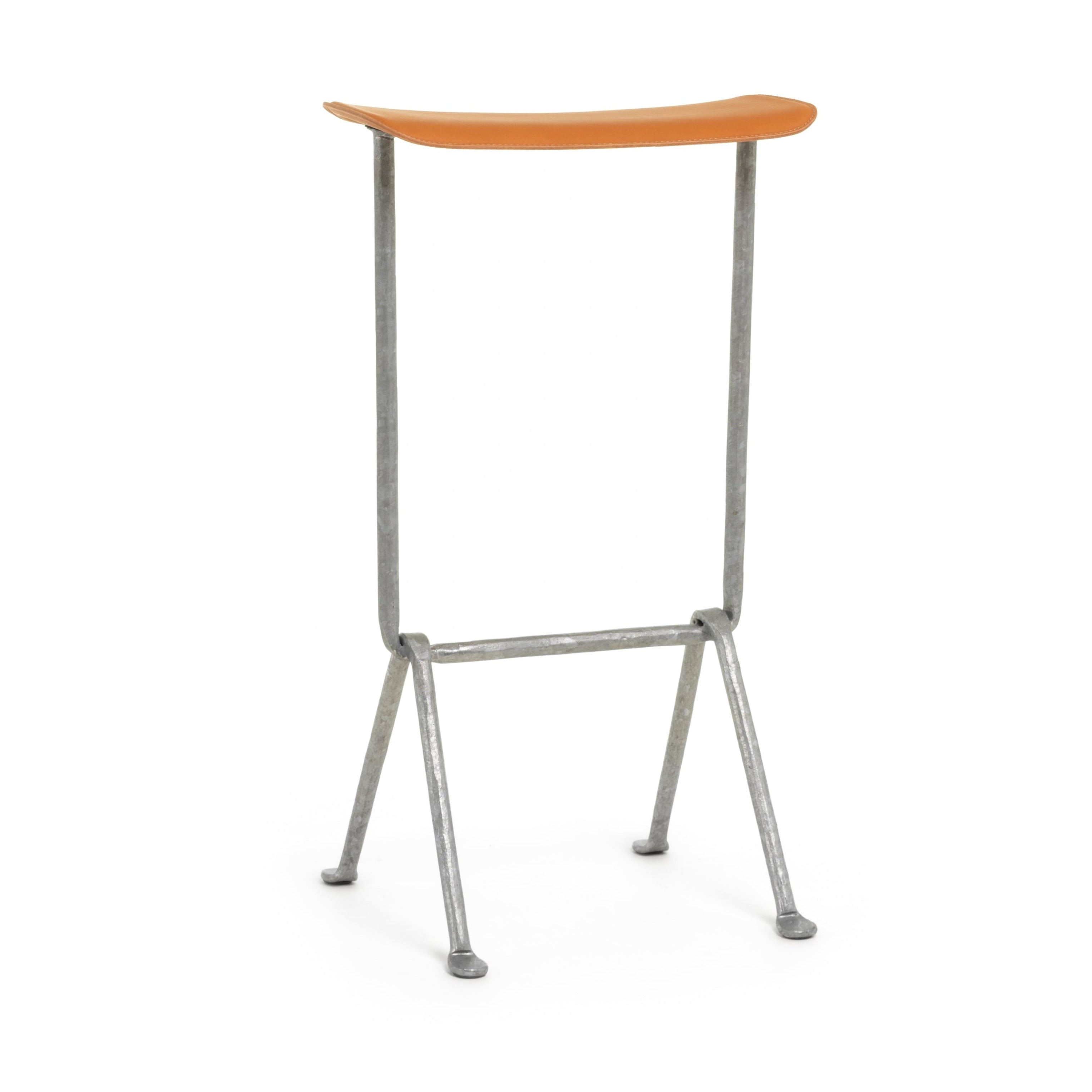 OFFICINA bar stool with a metal base and cognac leather seat