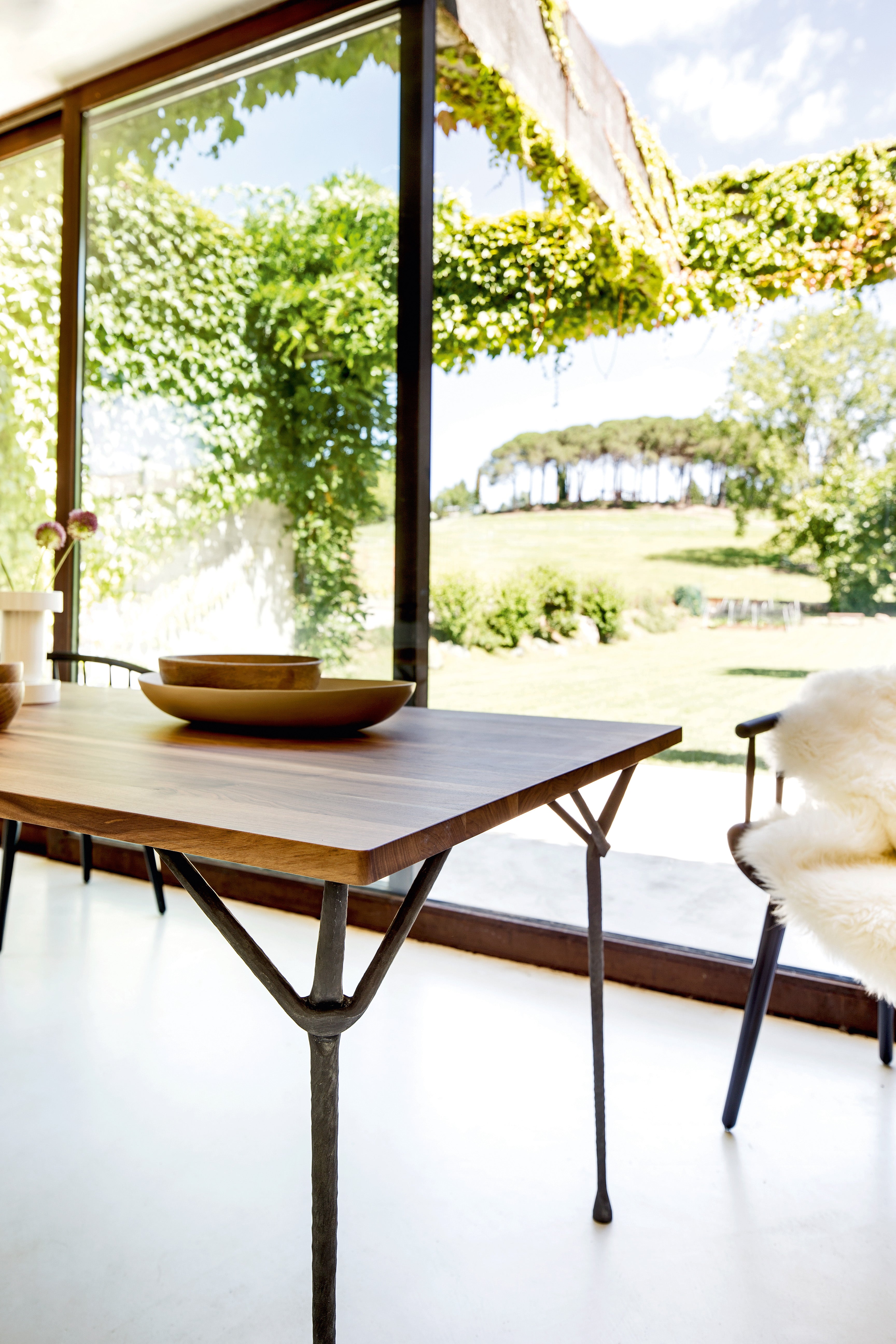 OFFICINA walnut wood table with anthracite base