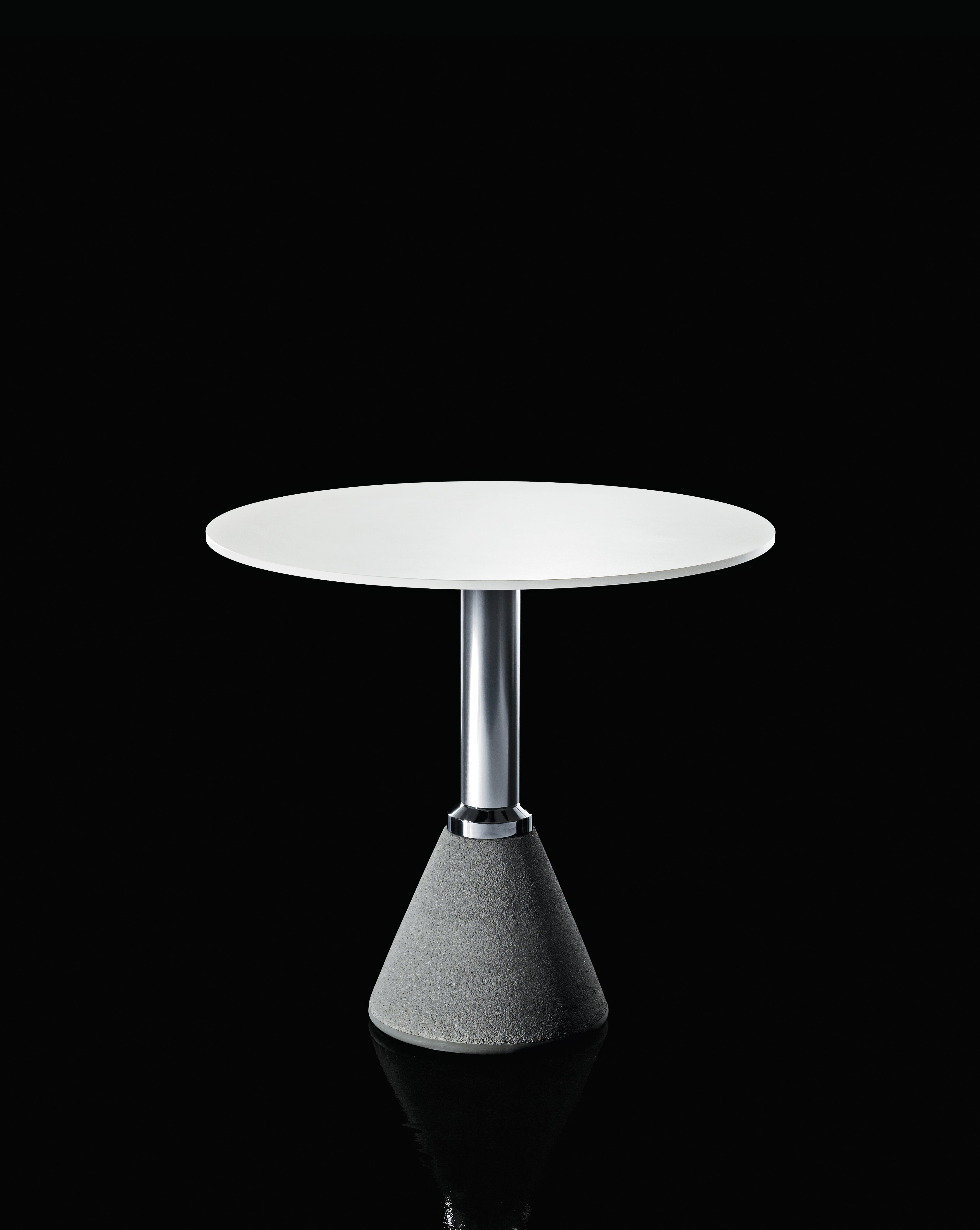 Round outdoor table TABLE_ONE BISTROT white with a light concrete base