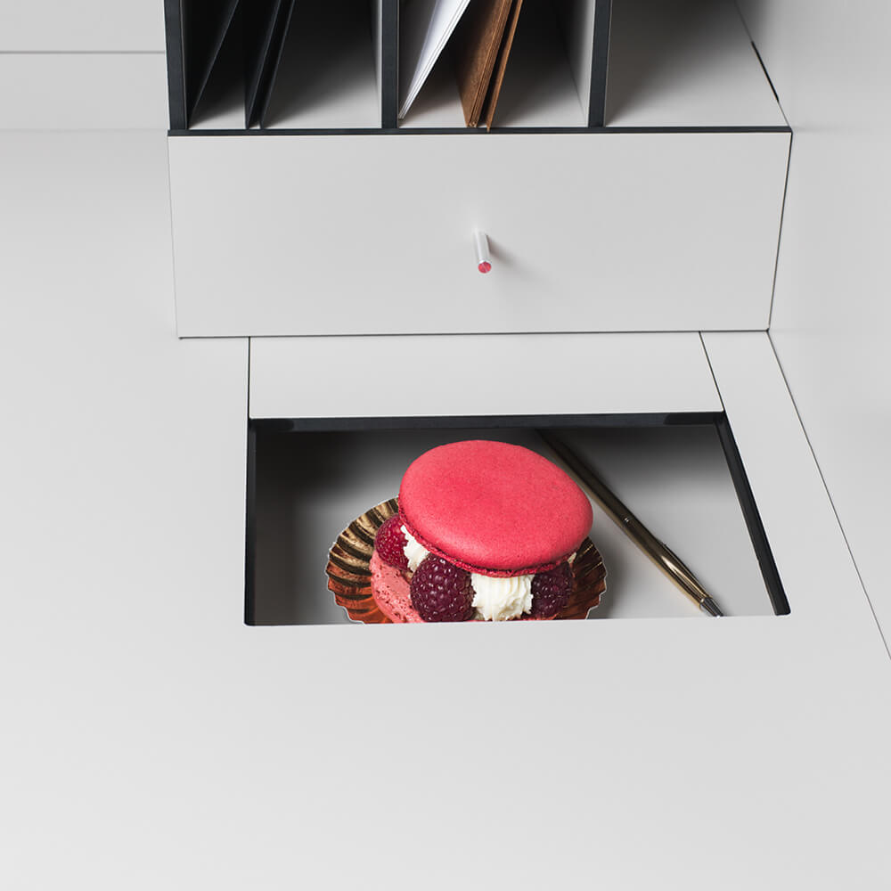 Biurko MATURIN beżowy do gabinetu – styl nowoczesny