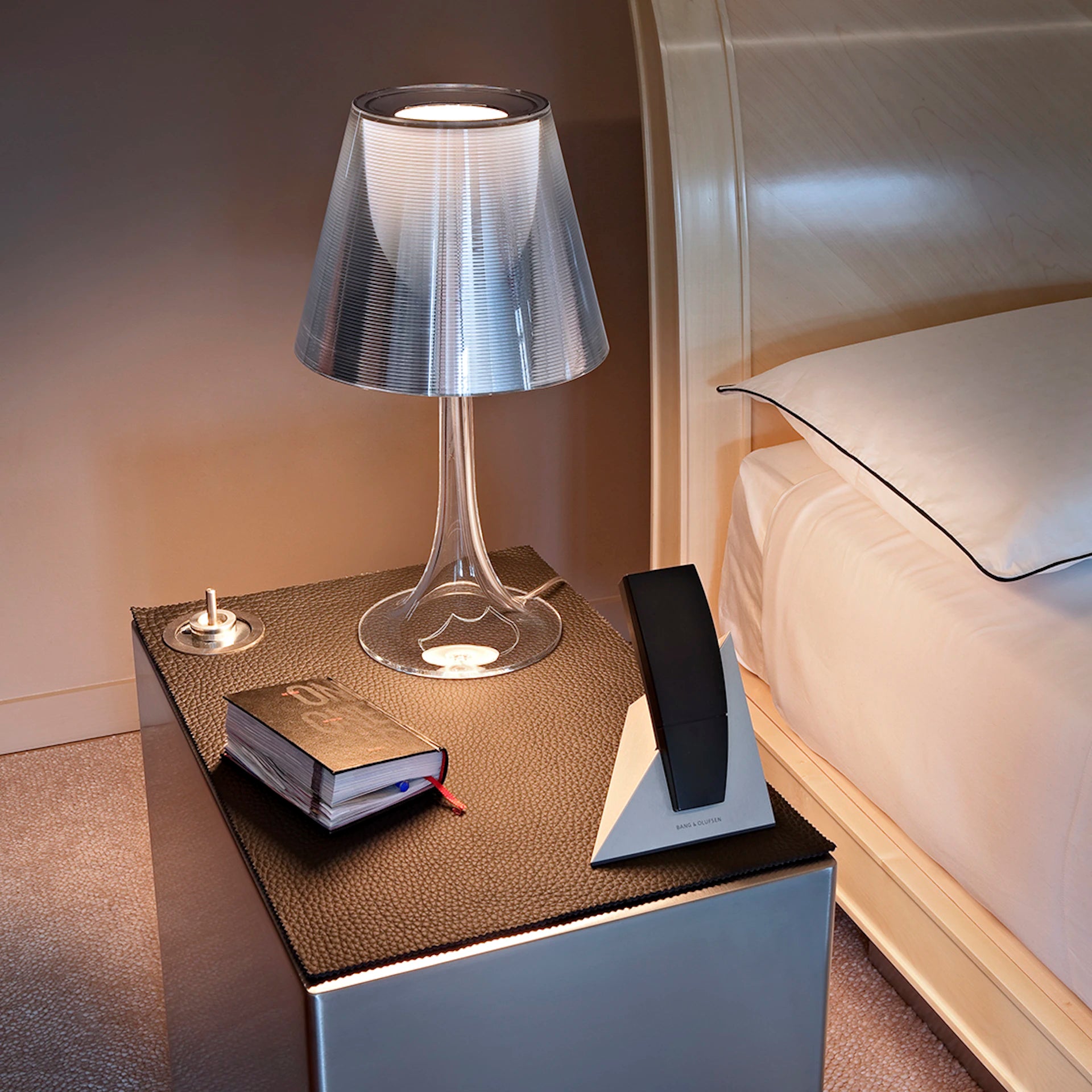 MISS K table lamp with silver shade