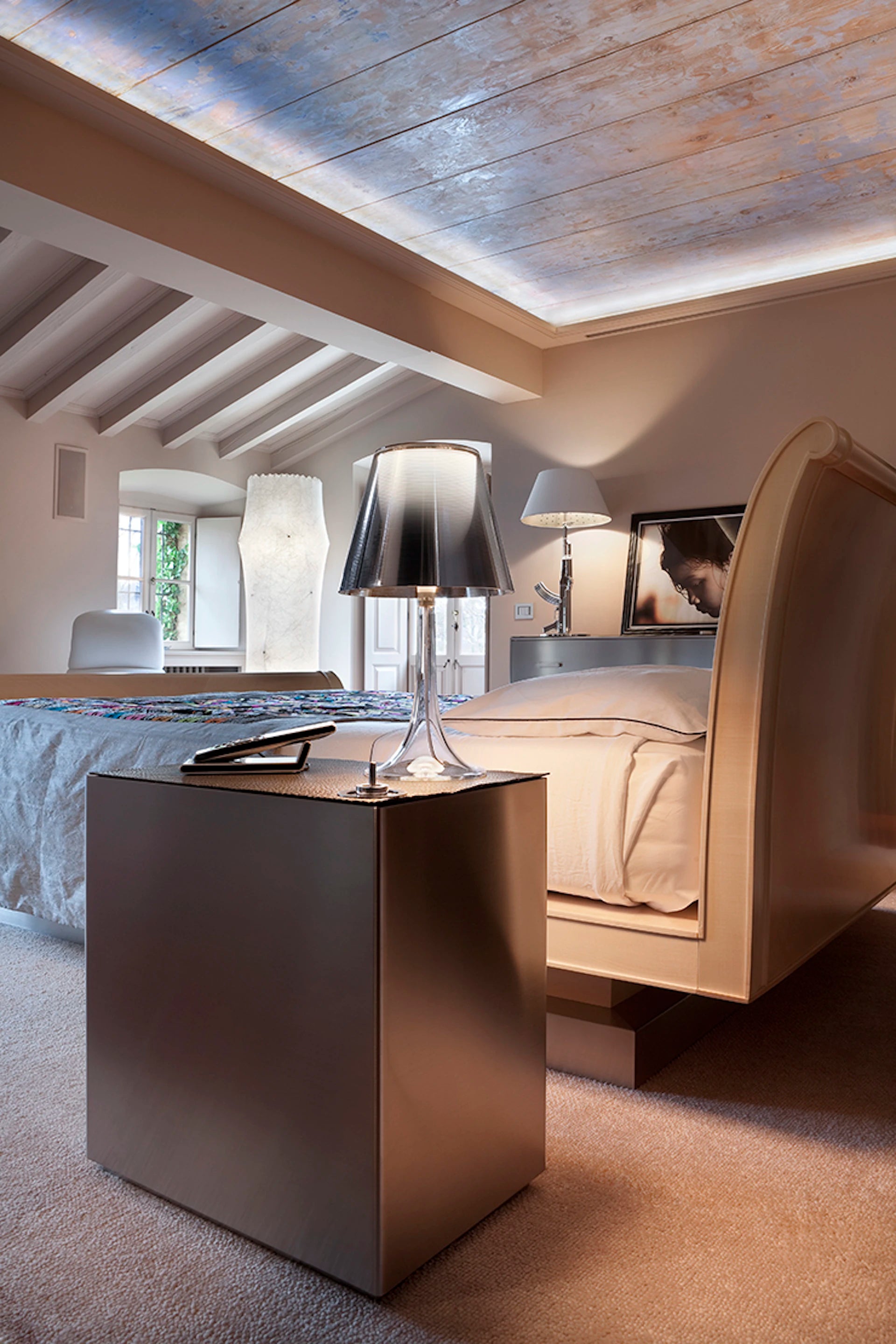 MISS K table lamp with silver shade