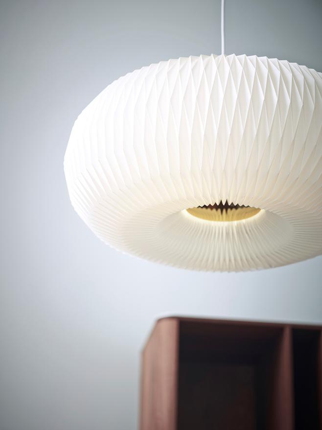 Lampa wisząca MODEL 195 DONUT biały ze złotym – Le Klint