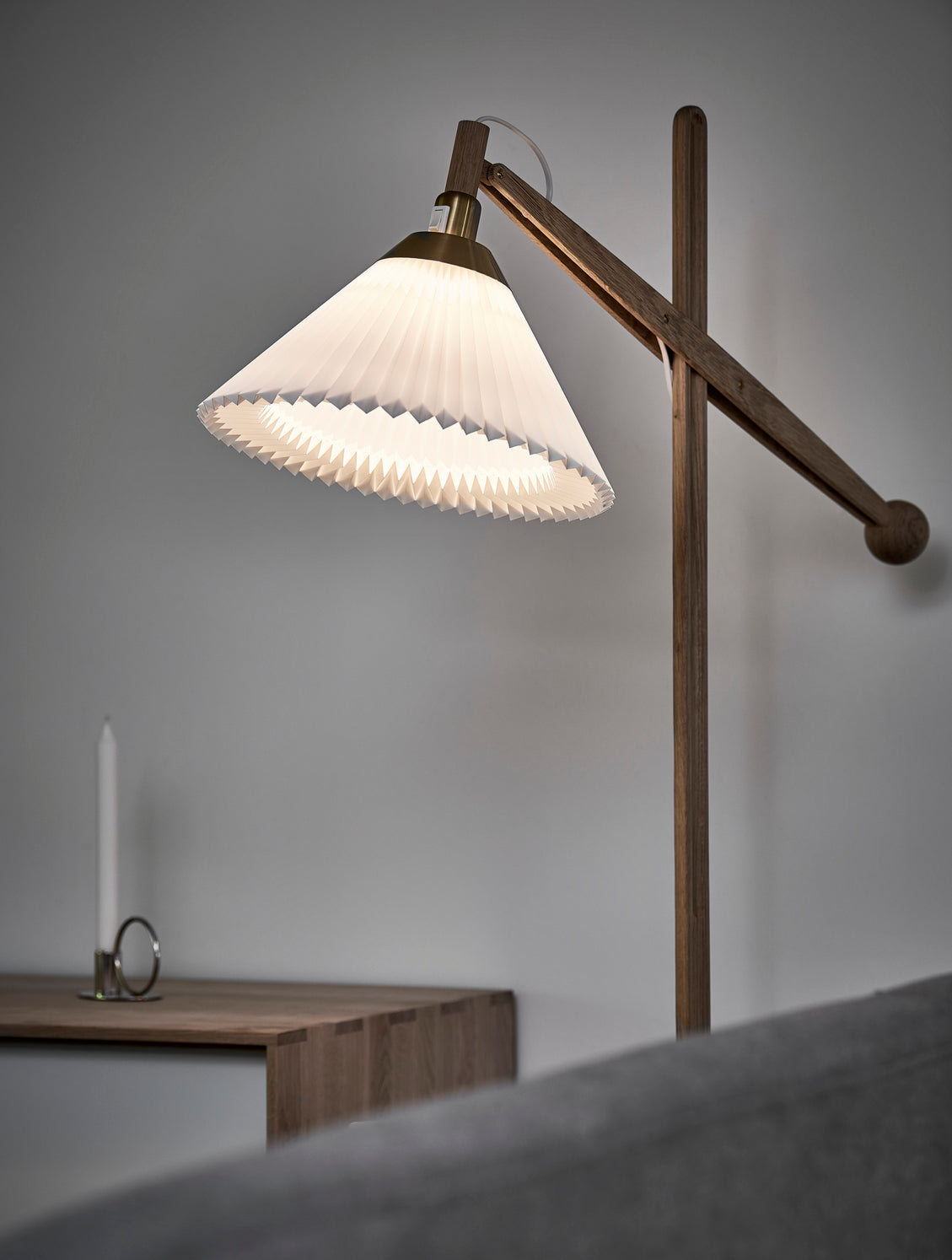 Floor lamp MODEL 325 white with light oak base