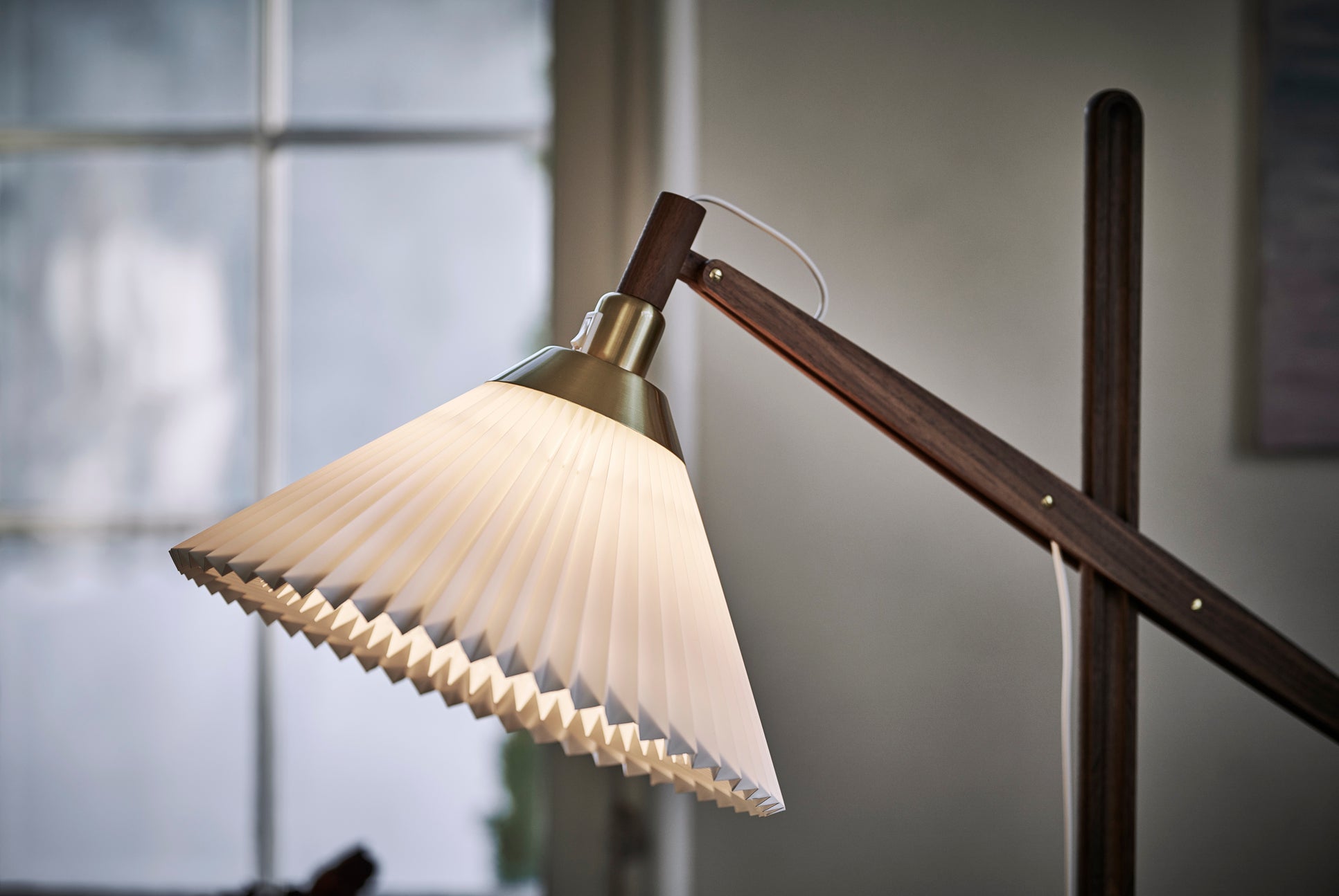 Floor lamp MODEL 325 white with light oak base