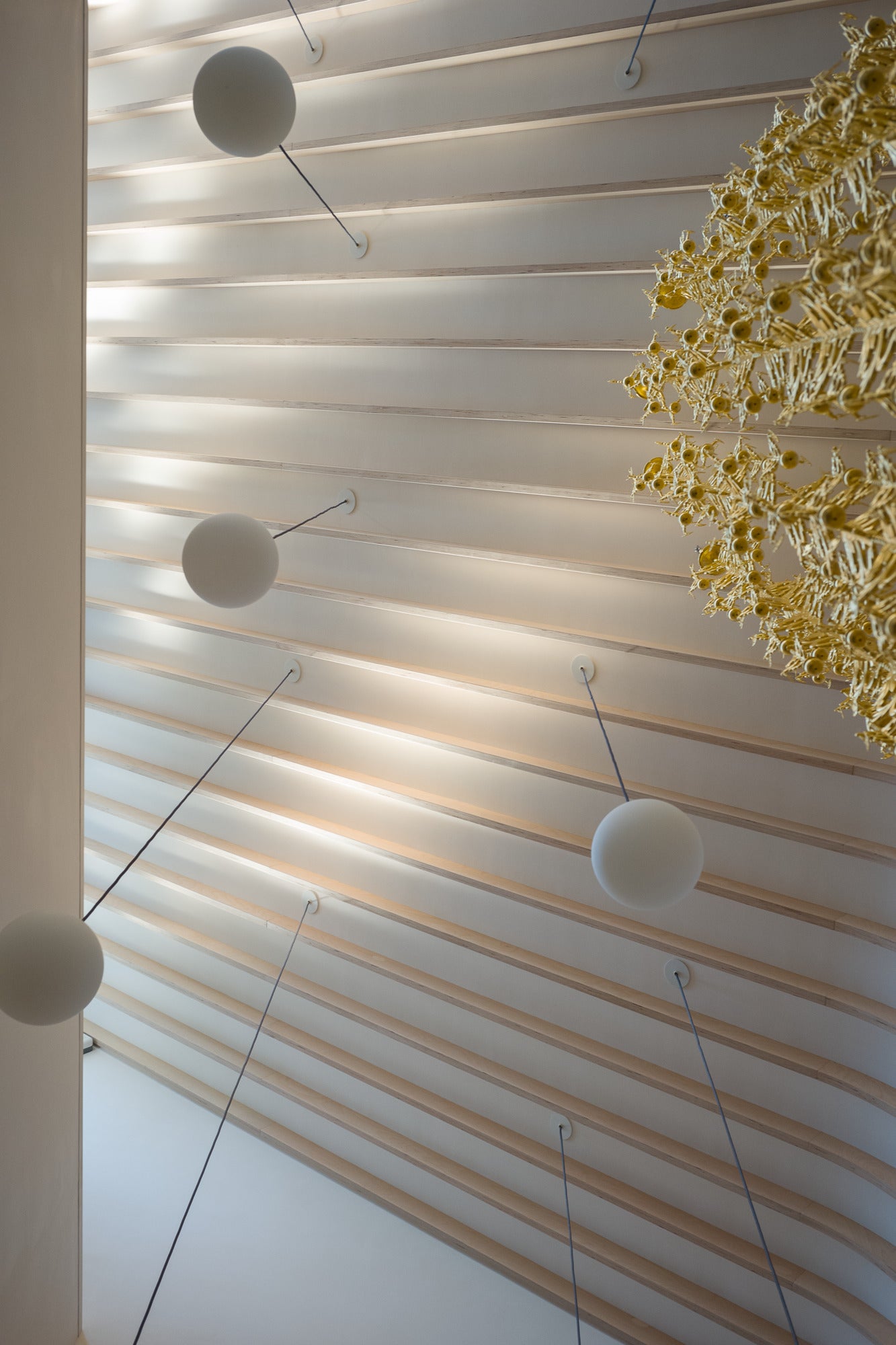 MOSER white pendant lamp