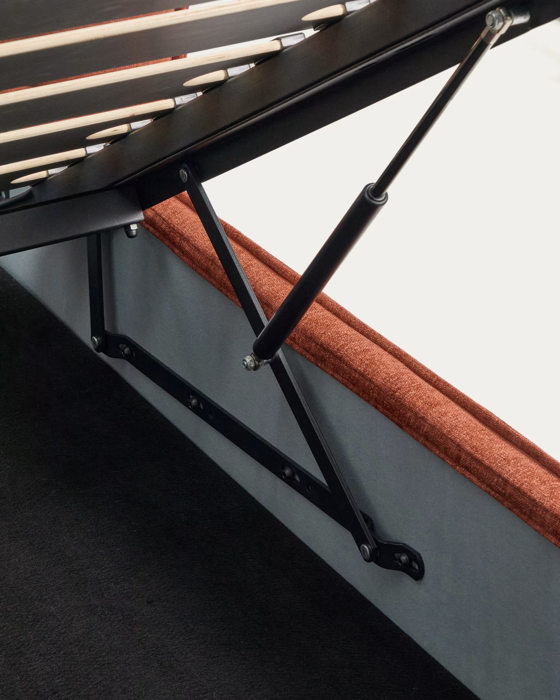 Bett mit Bettkasten ARVIAN ziegelroter Chenille