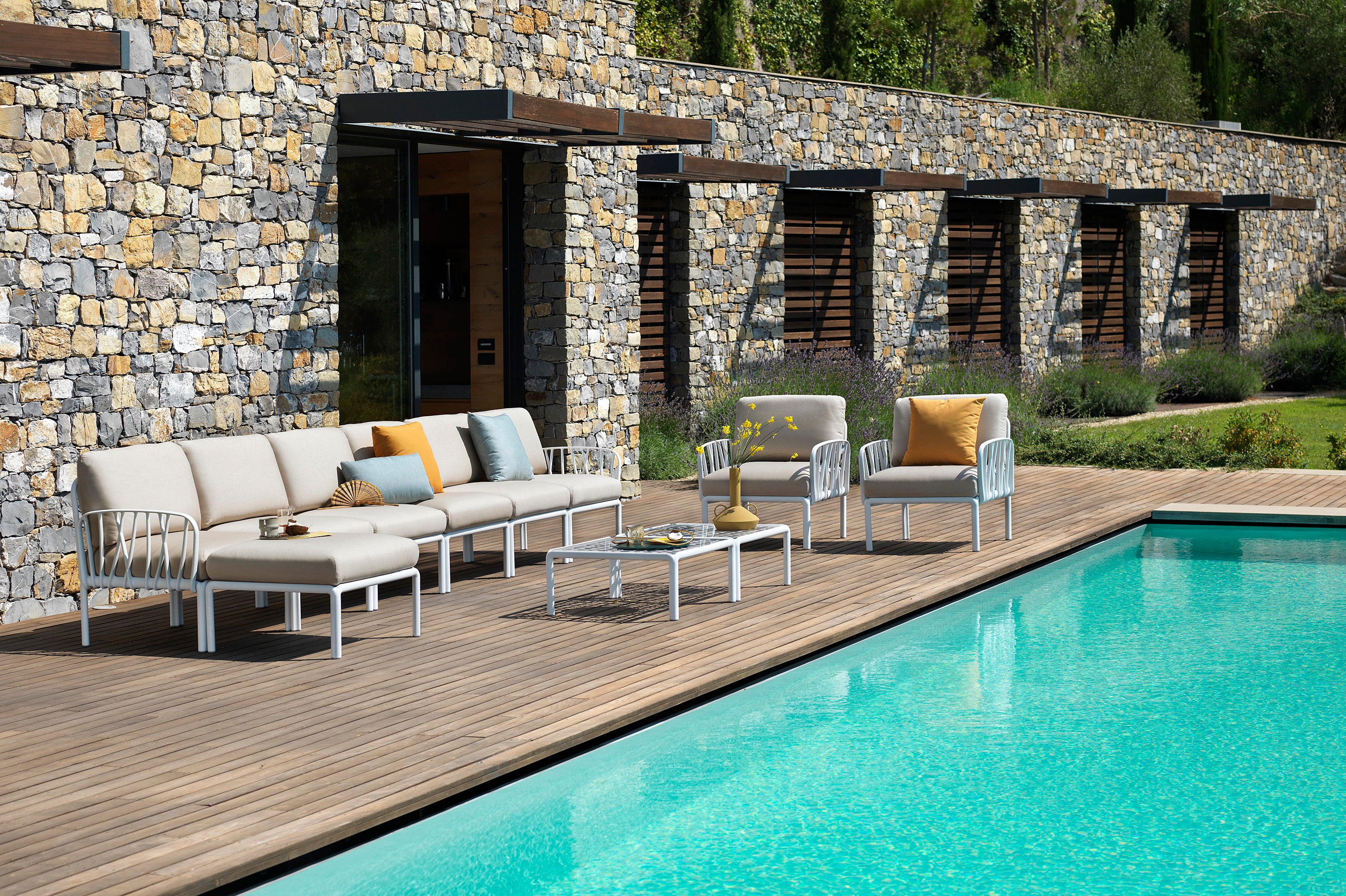 Außenstuhl KOMODO beige Sunbrella® mit grüner Agave-Basis