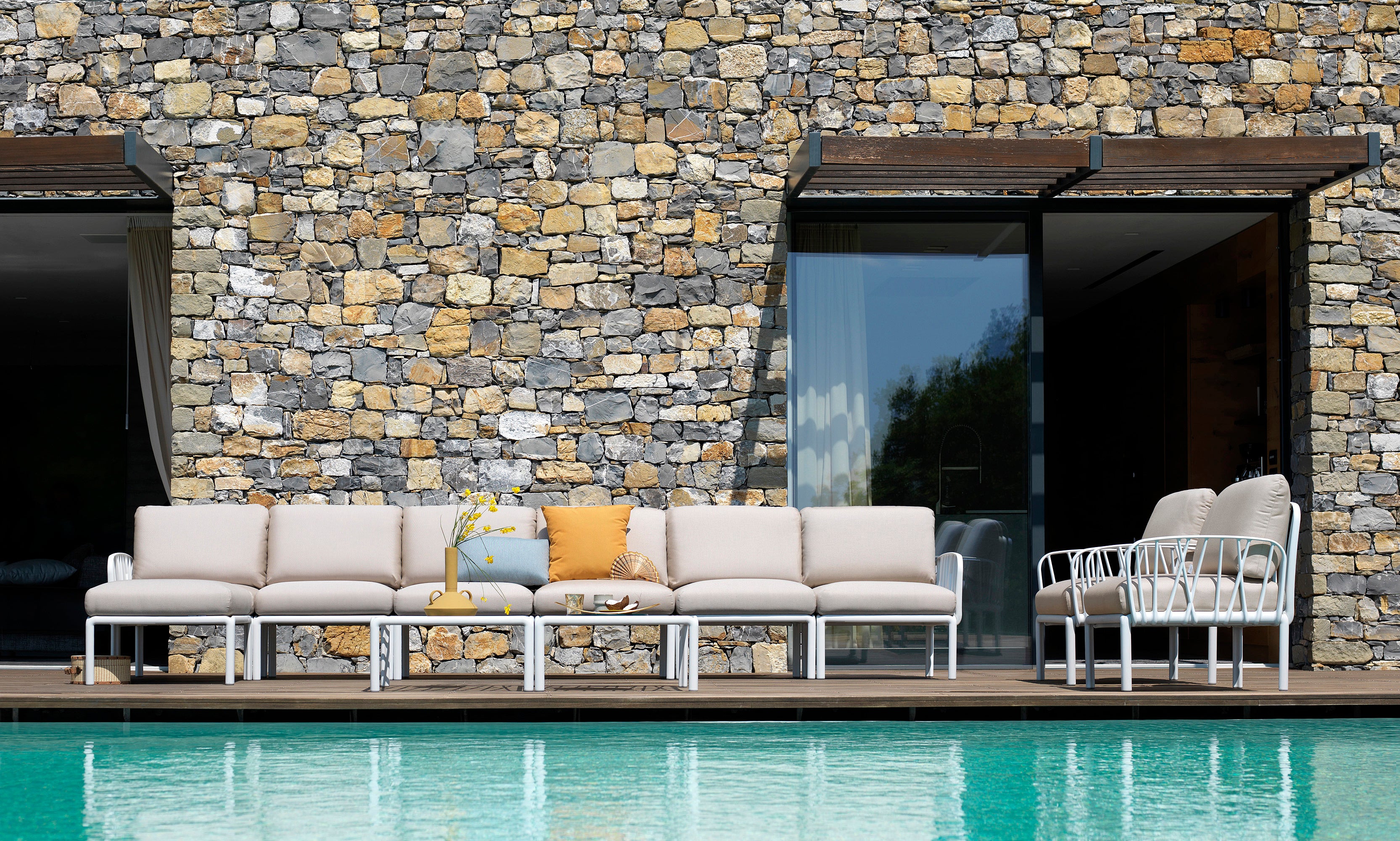 Außenstuhl KOMODO beige Sunbrella® mit grüner Agave-Basis