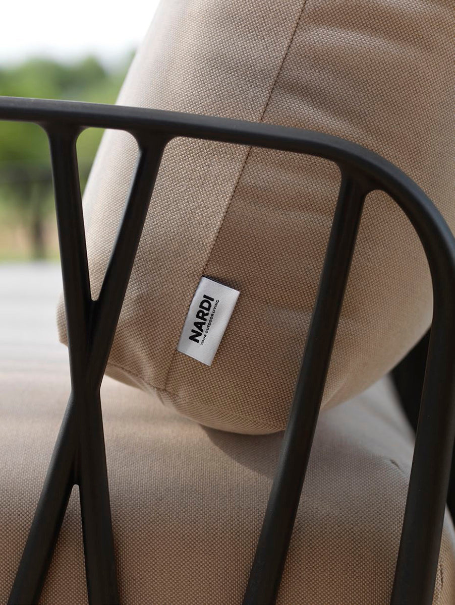 Außenstuhl KOMODO beige Sunbrella® mit grüner Agave-Basis