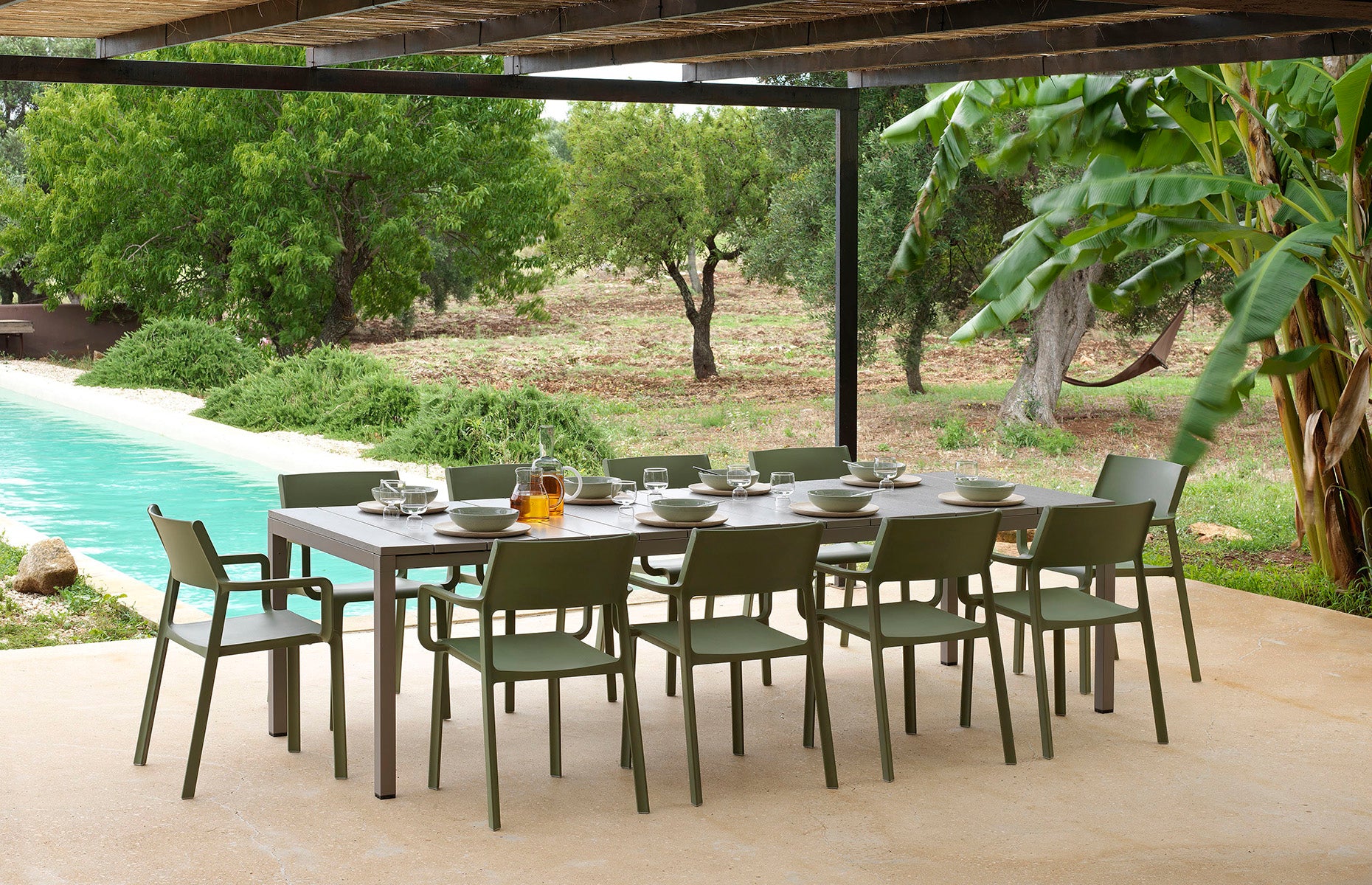 RIO white extendable outdoor table