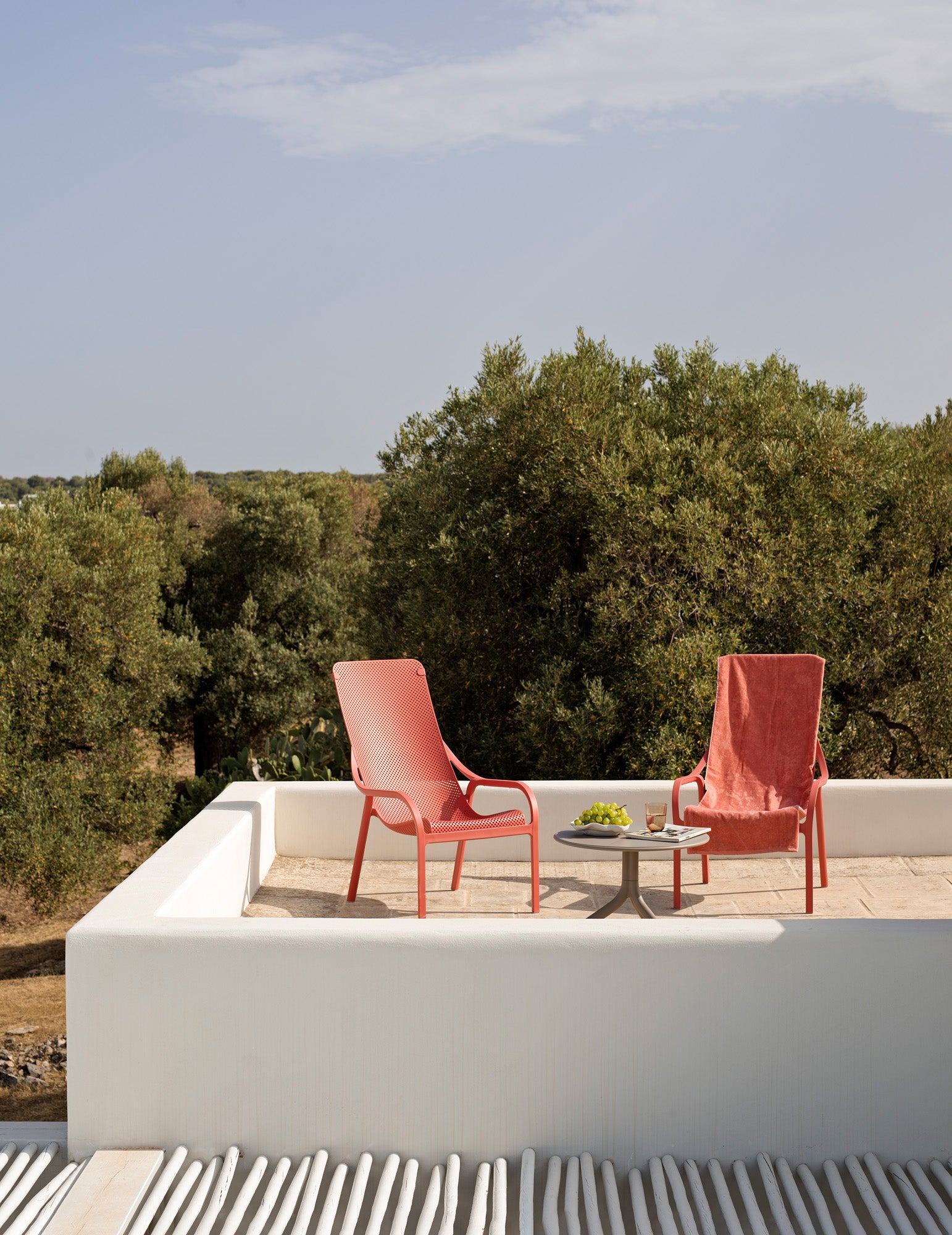 Runder höhenverstellbarer Gartentisch SPRITZ beige