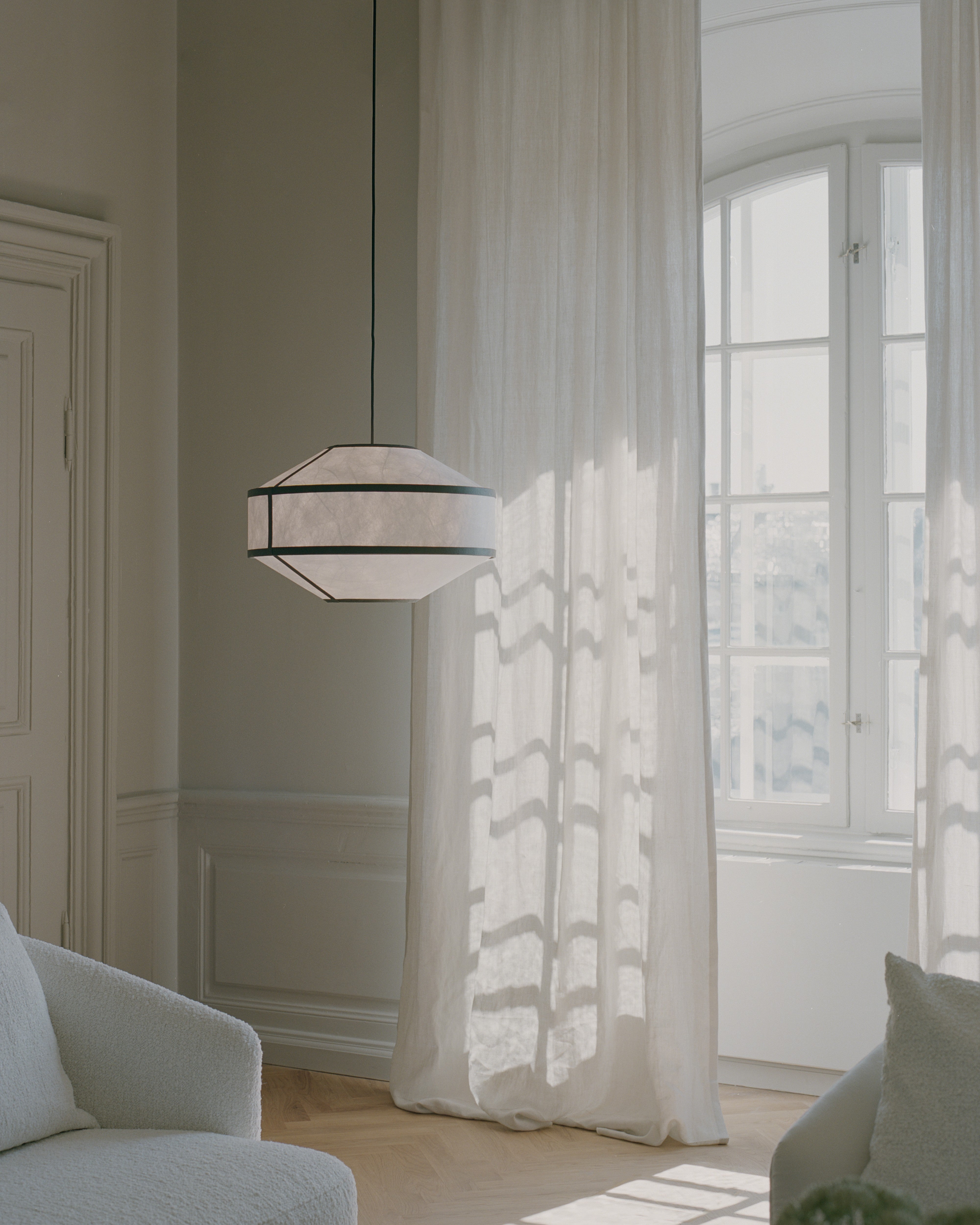 White with black kite hanging lamp with black