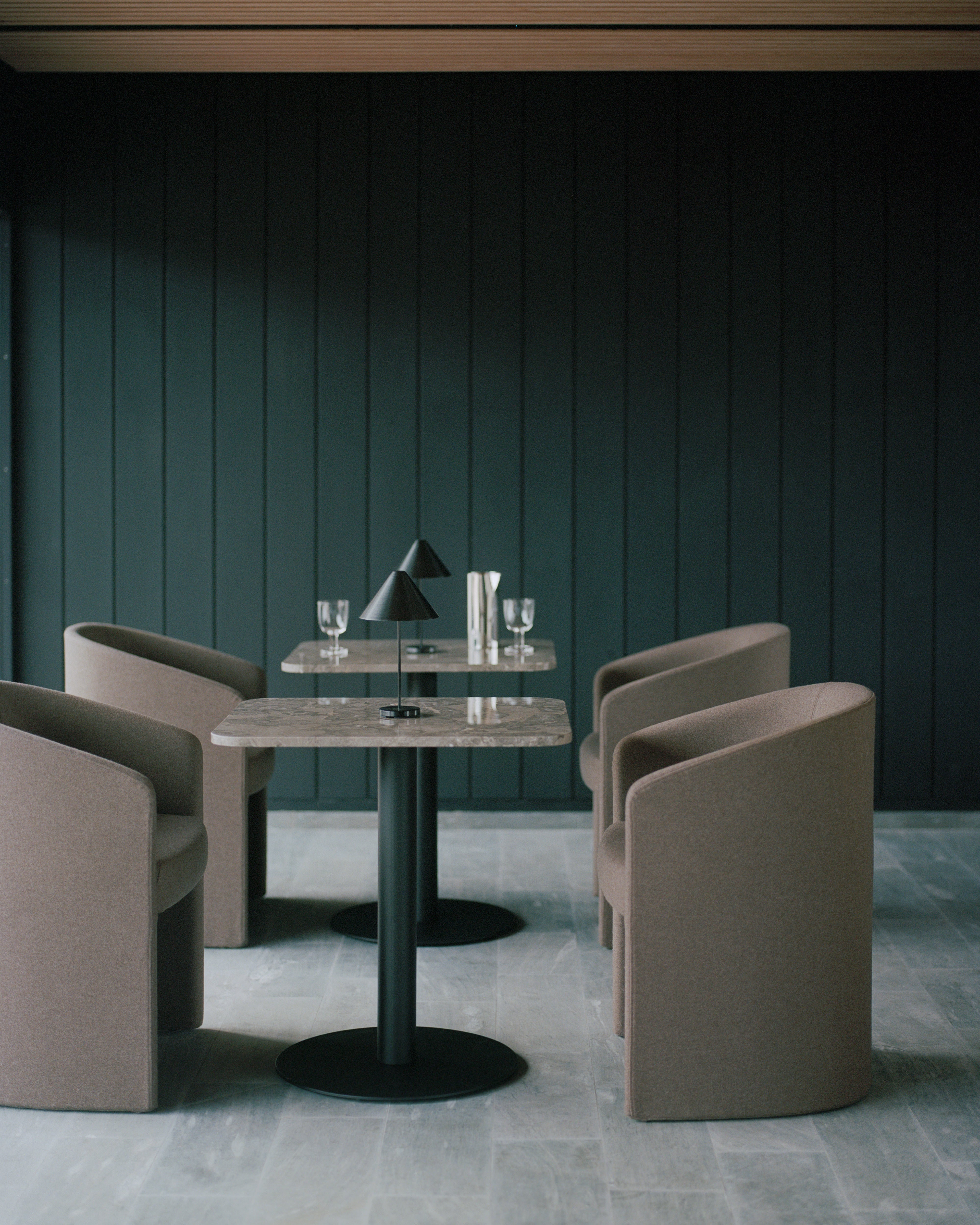 Barhocker FLORENCE grauer Marmor mit schwarzem Fuß