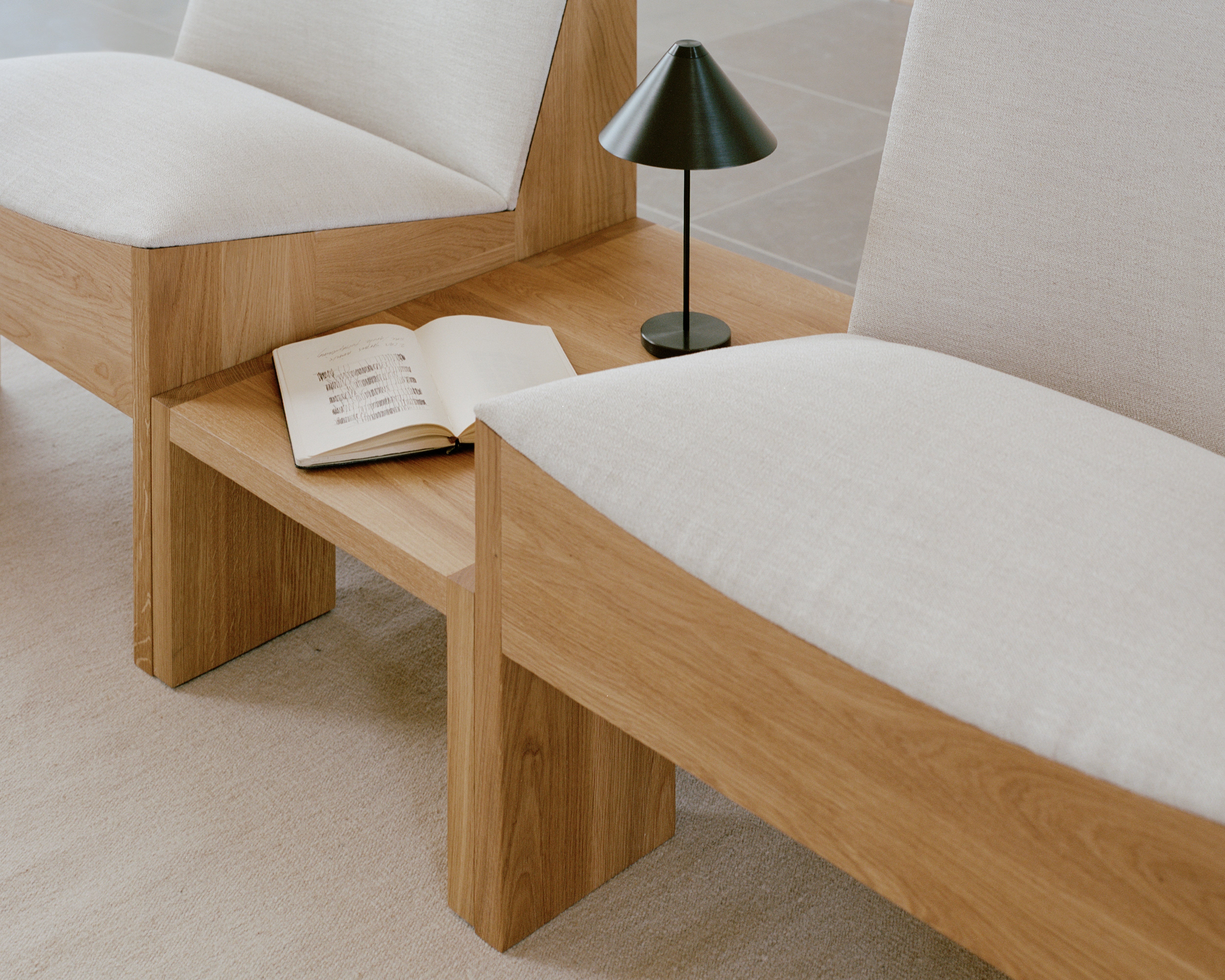 Kaffeetisch TENON aus Eichenholz