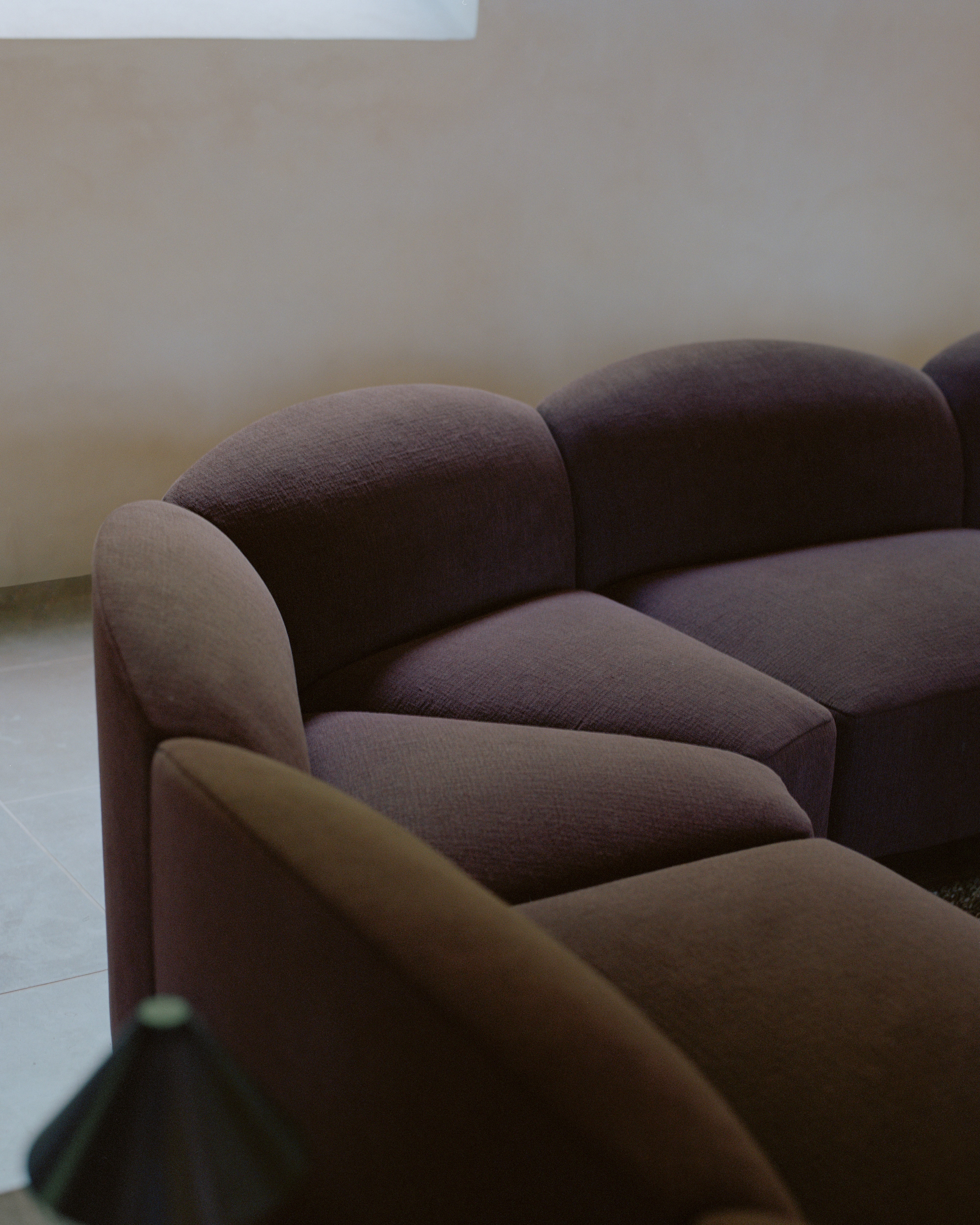 Modularer halbkreisförmiger Ecksofa rechts SHORE personalisierbar