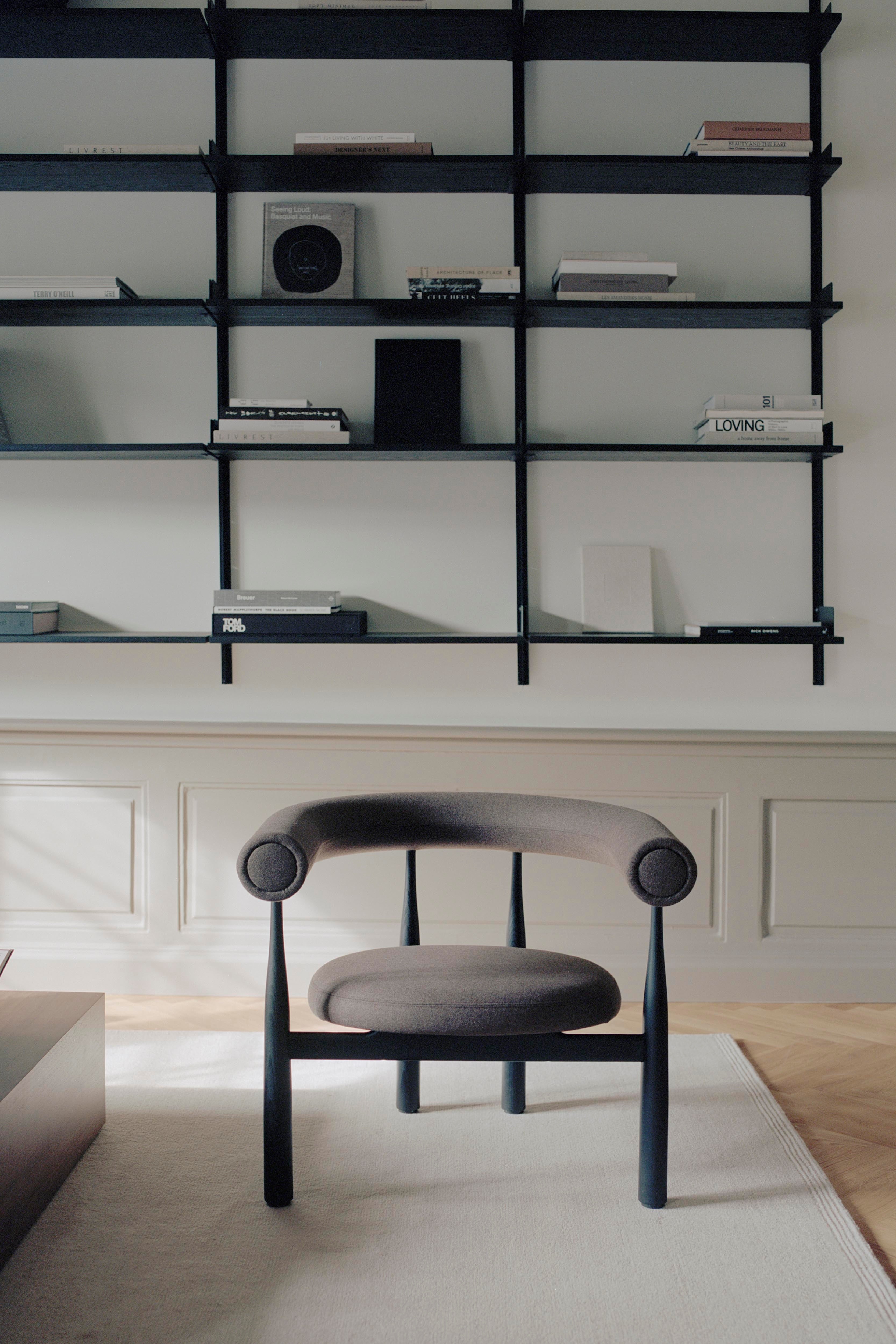 Polsterstuhl BUKOWSKI mit schwarzem Buchenfuß