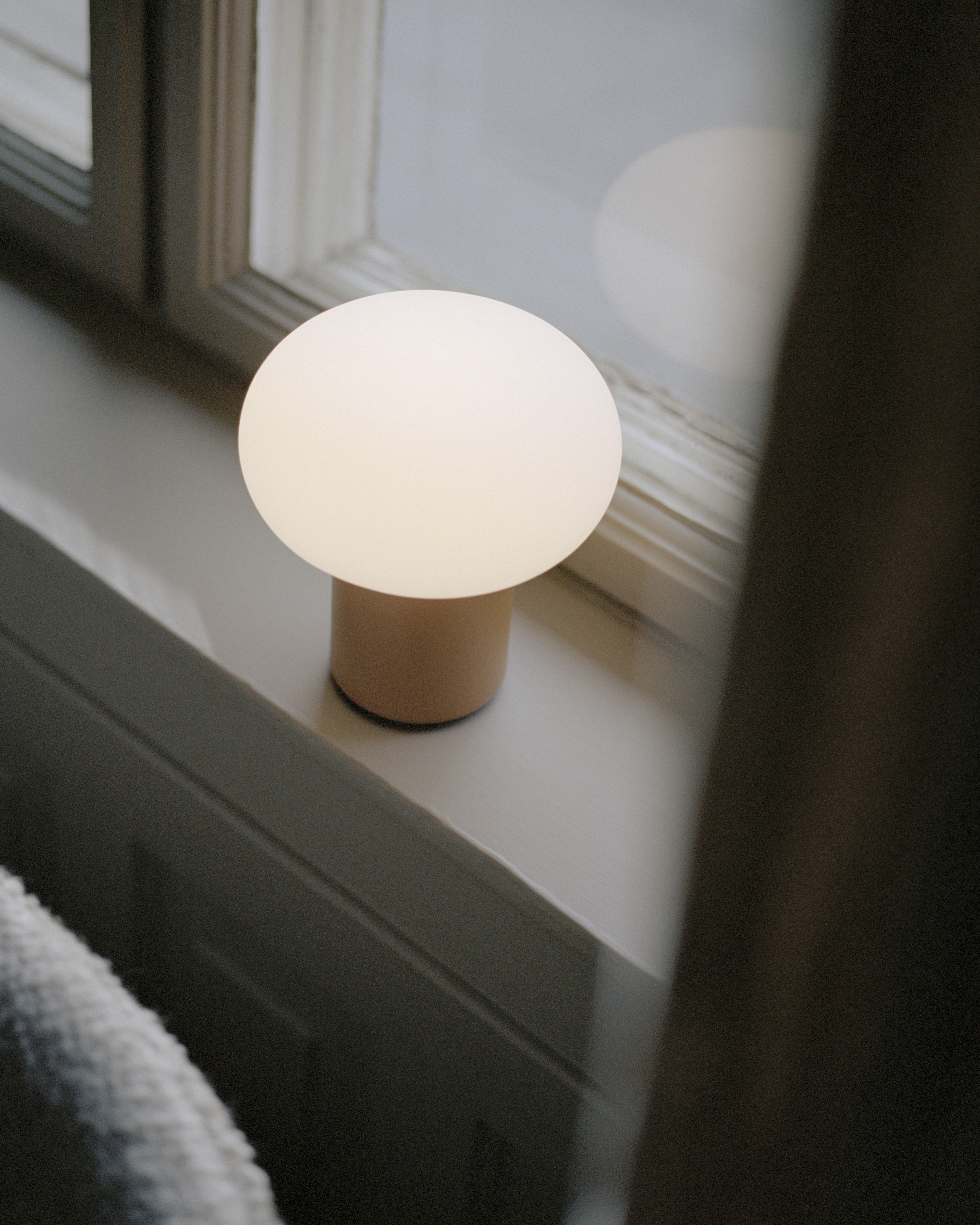 Lampa przenośna KARL-JOHAN ochre ze ściemniaczem