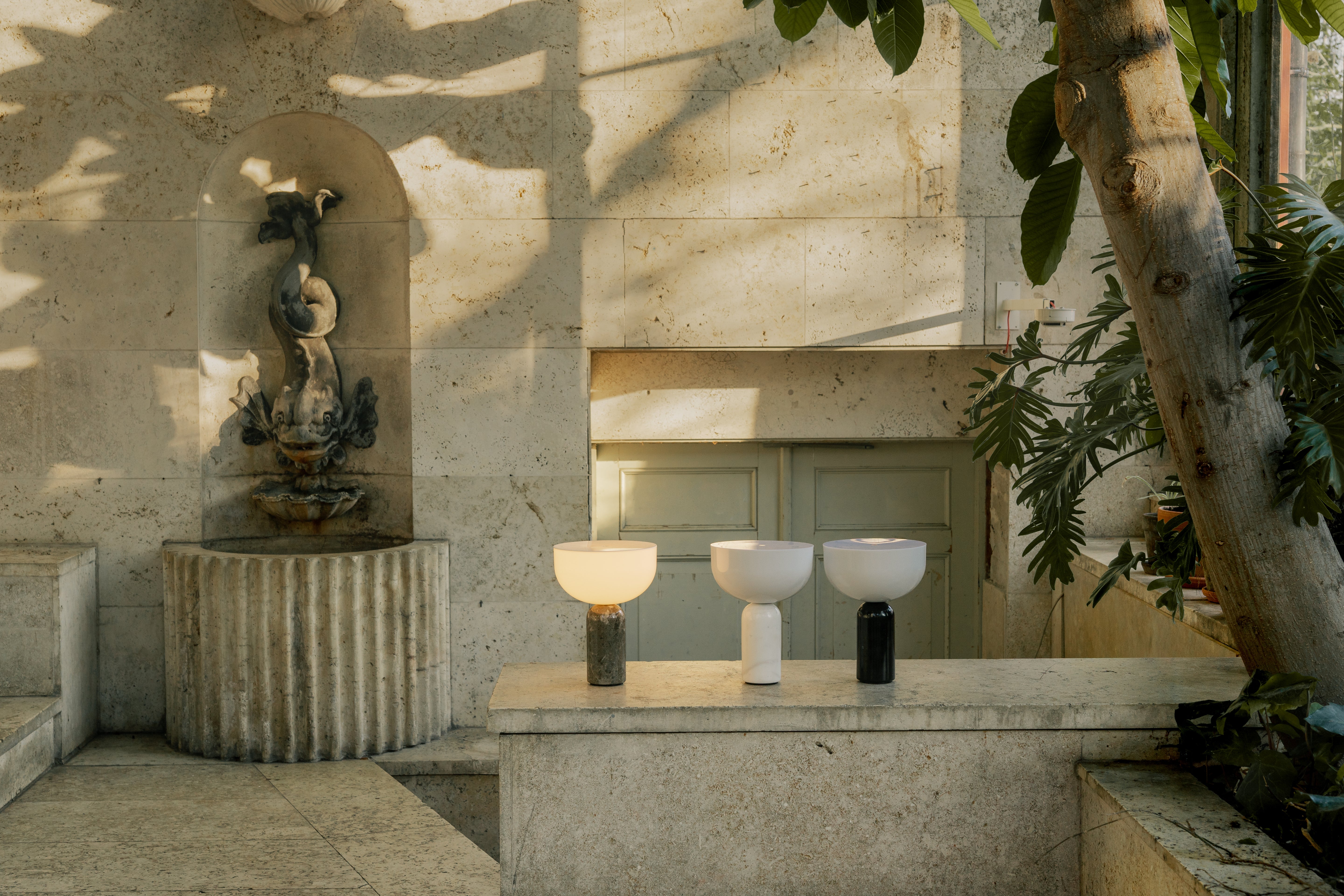 Tragbare Lampe KIZU aus schwarzem Marmor