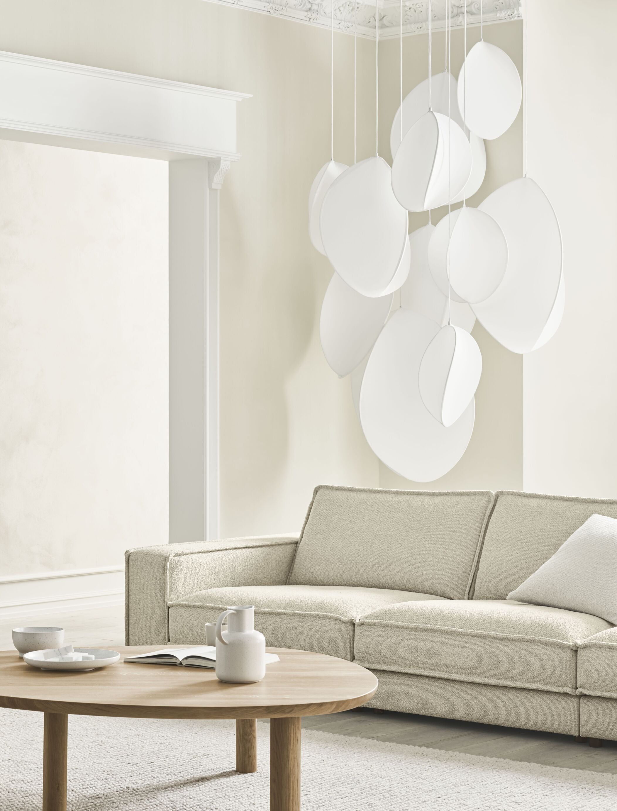 Noora Modular Sofa - das mittlere Modul mit einer schwarzen Basis