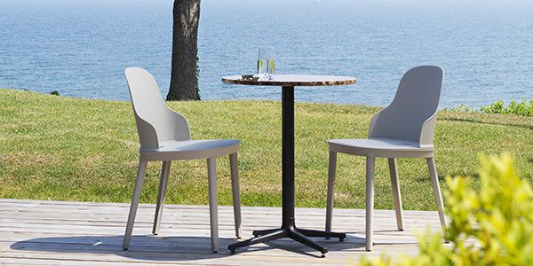 Cafe table Robbły allez wooden top with a black base