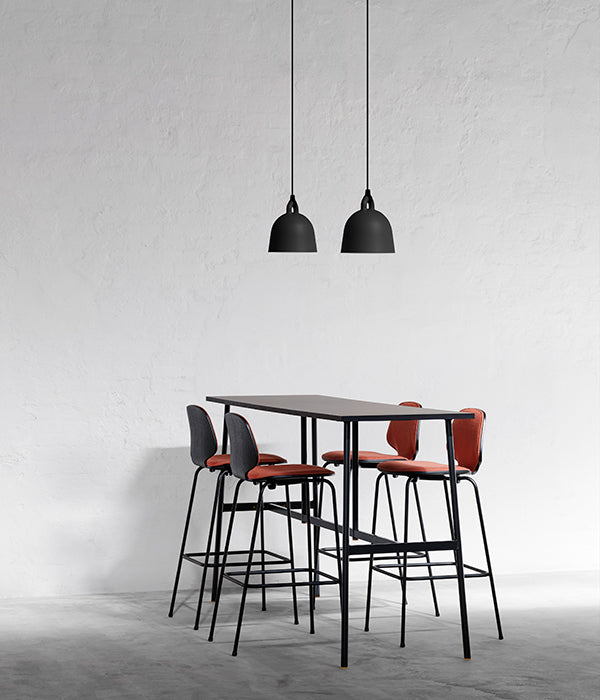 Polsterer Stuhl mein Nussfurnier mit einer Chrombasis