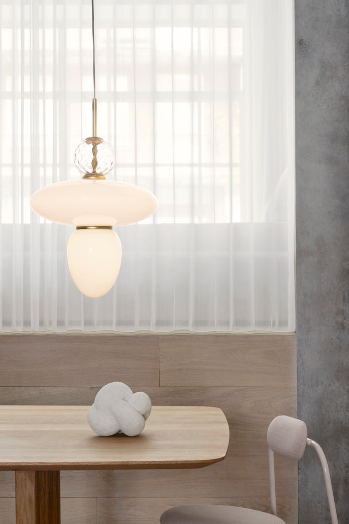 Pendelleuchte RIZZATTO 43 Messing mit opalem Glas